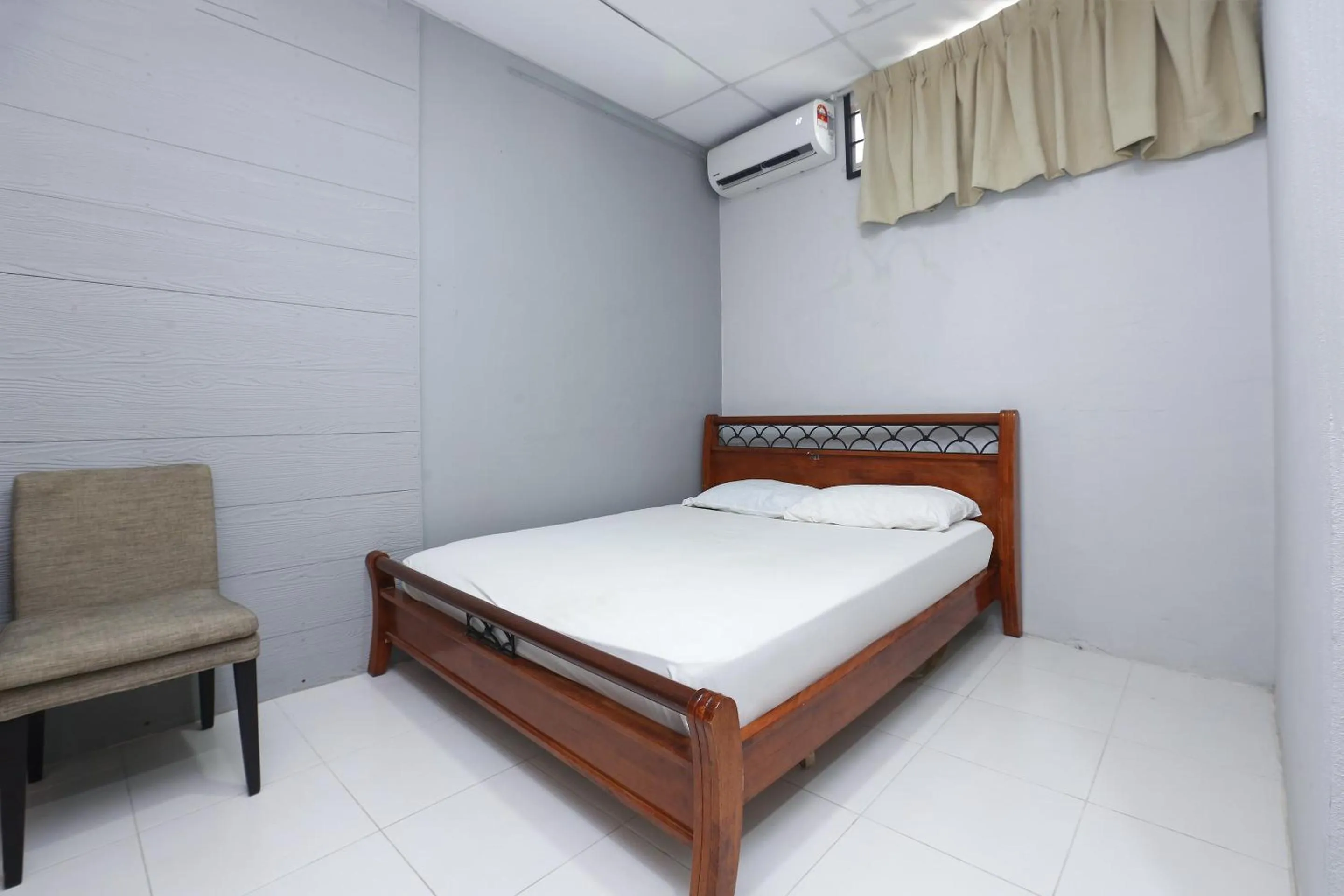 Standard Double Room in SPOT ON 89796 D'noor Budget Inn