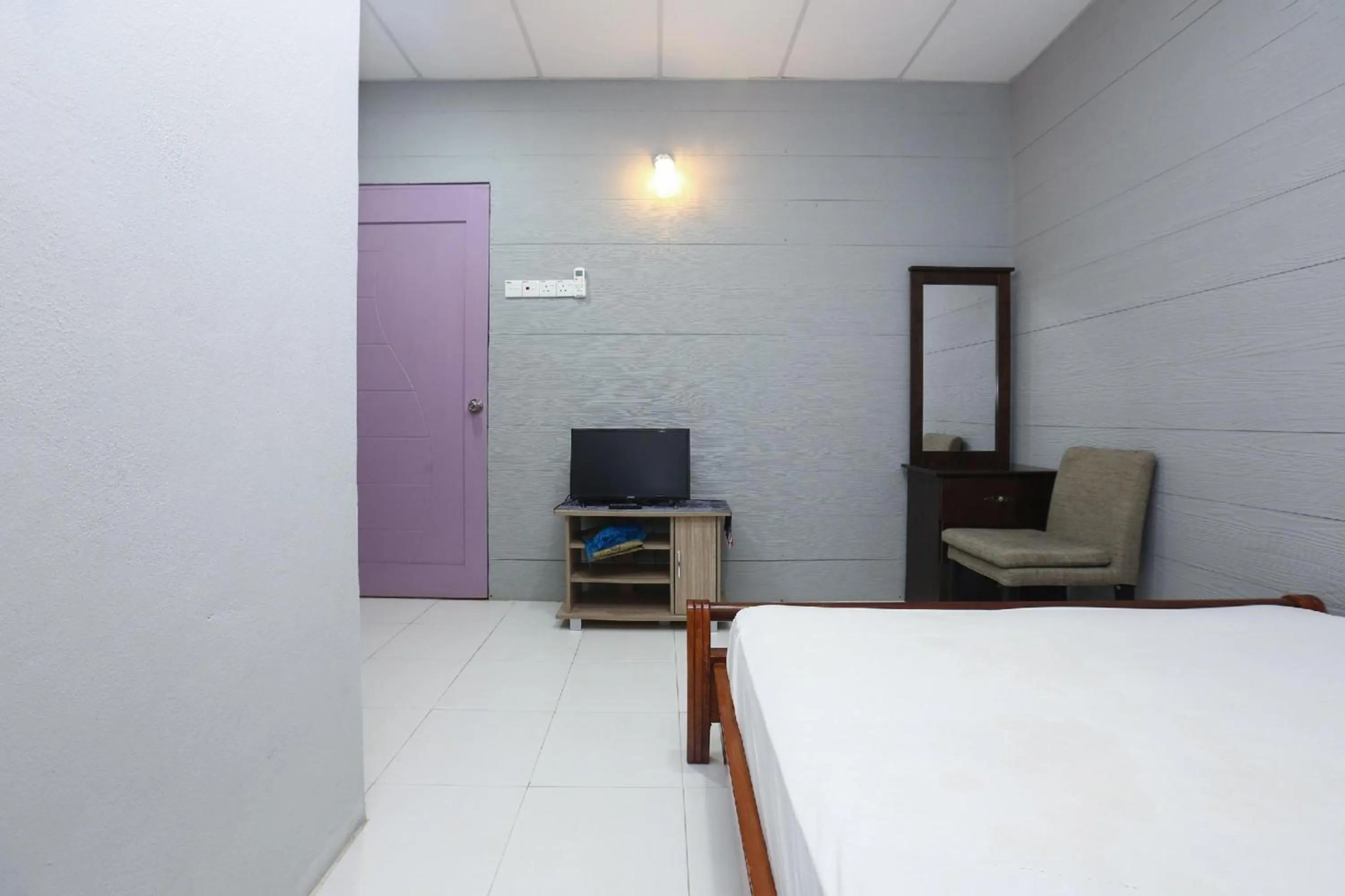 Photo of the whole room in SPOT ON 89796 D'noor Budget Inn