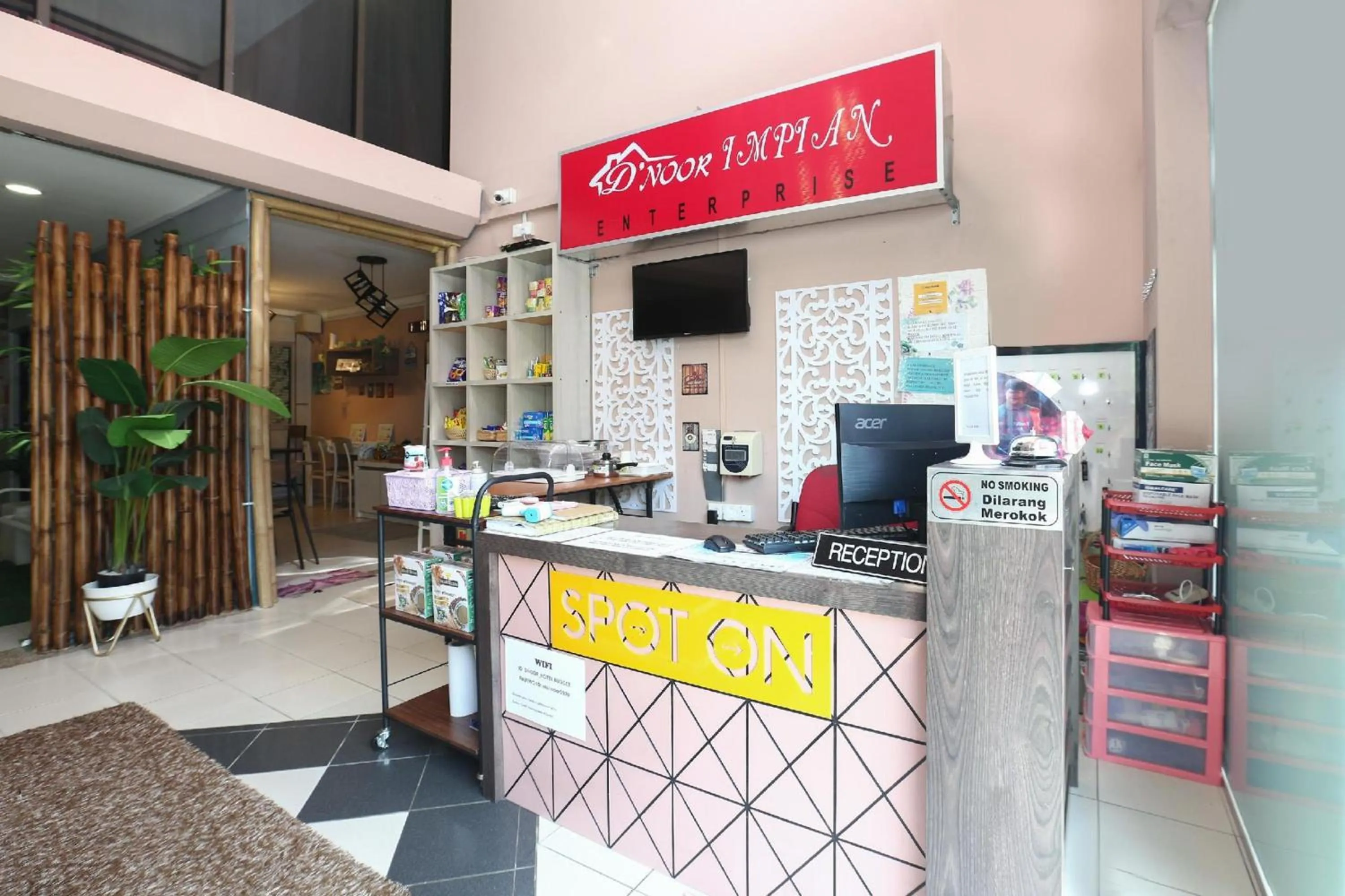 Lobby or reception in SPOT ON 89796 D'noor Budget Inn