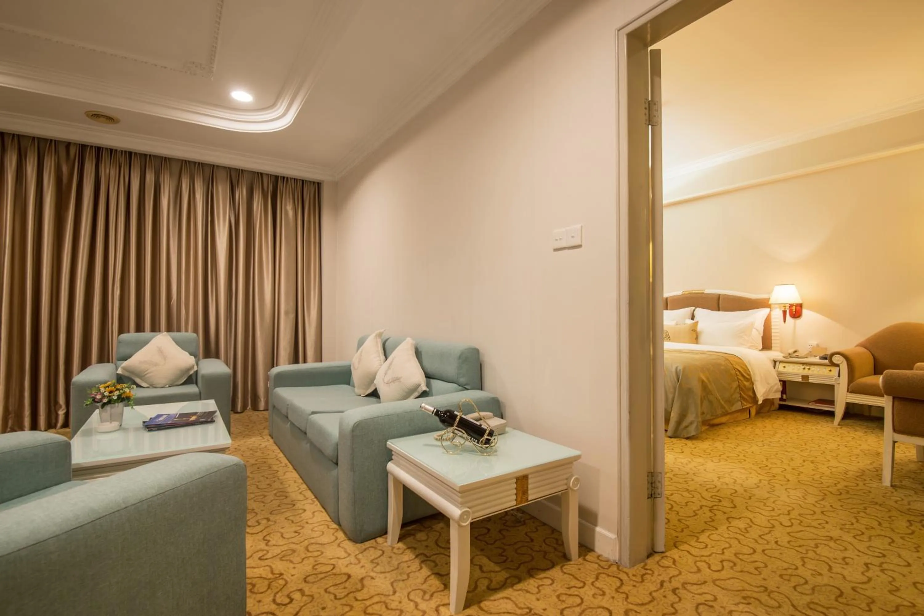 Living room, Bed in Panyu Hotel