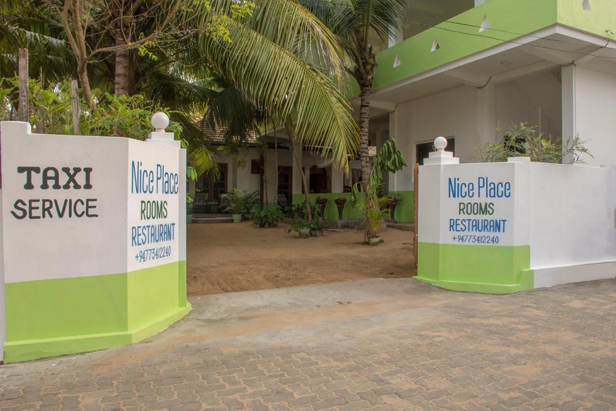 Facade/entrance in Nice Place Beach Hotel