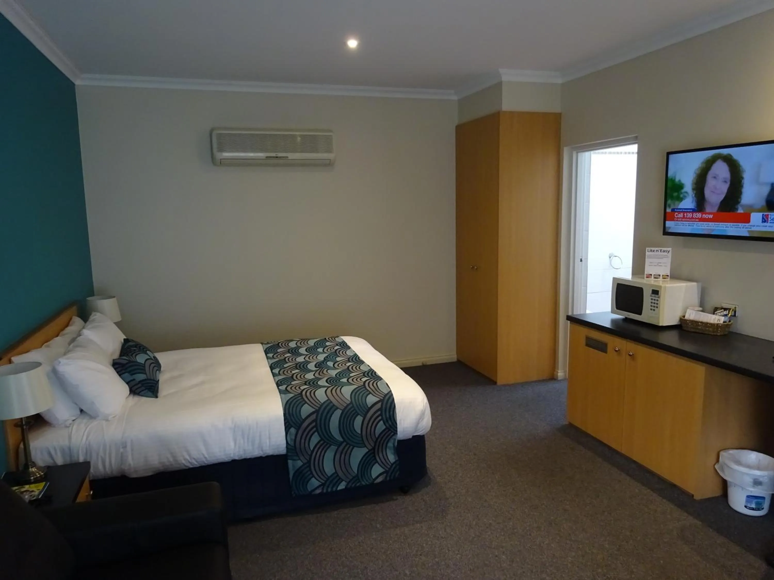 TV and multimedia, Bed in Victoria Lodge Motor Inn & Apartments