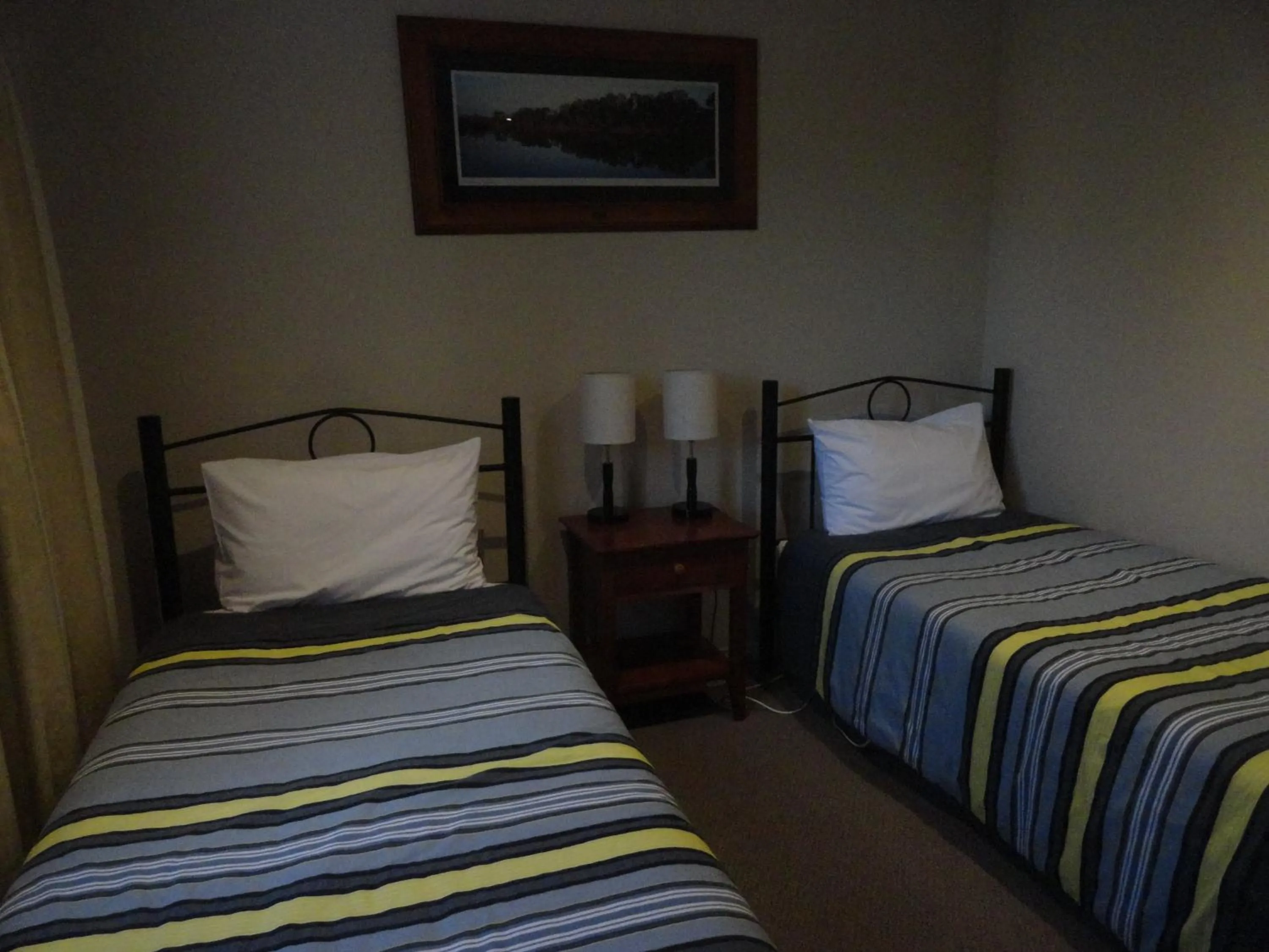 Bedroom, Bed in Victoria Lodge Motor Inn & Apartments