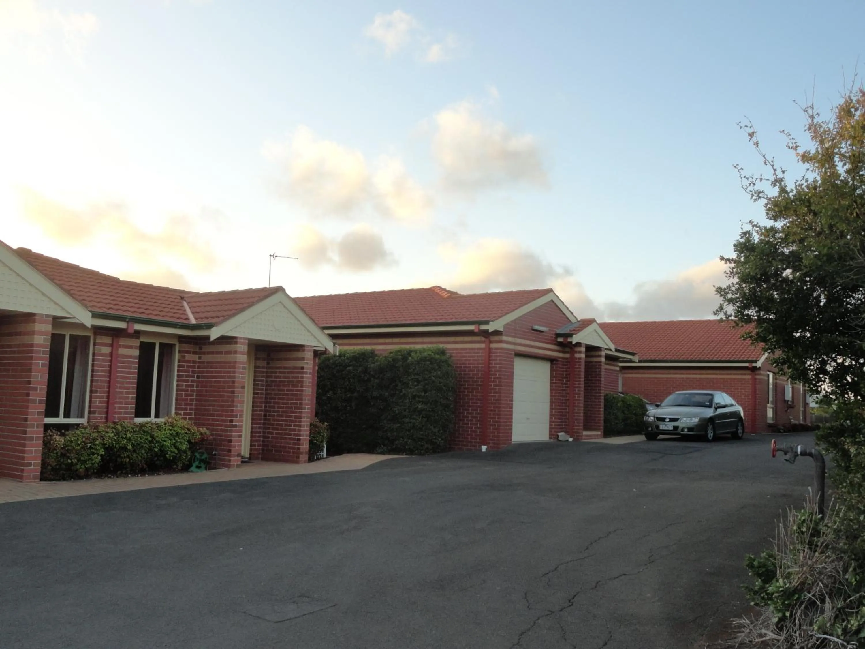 Property building in Victoria Lodge Motor Inn & Apartments