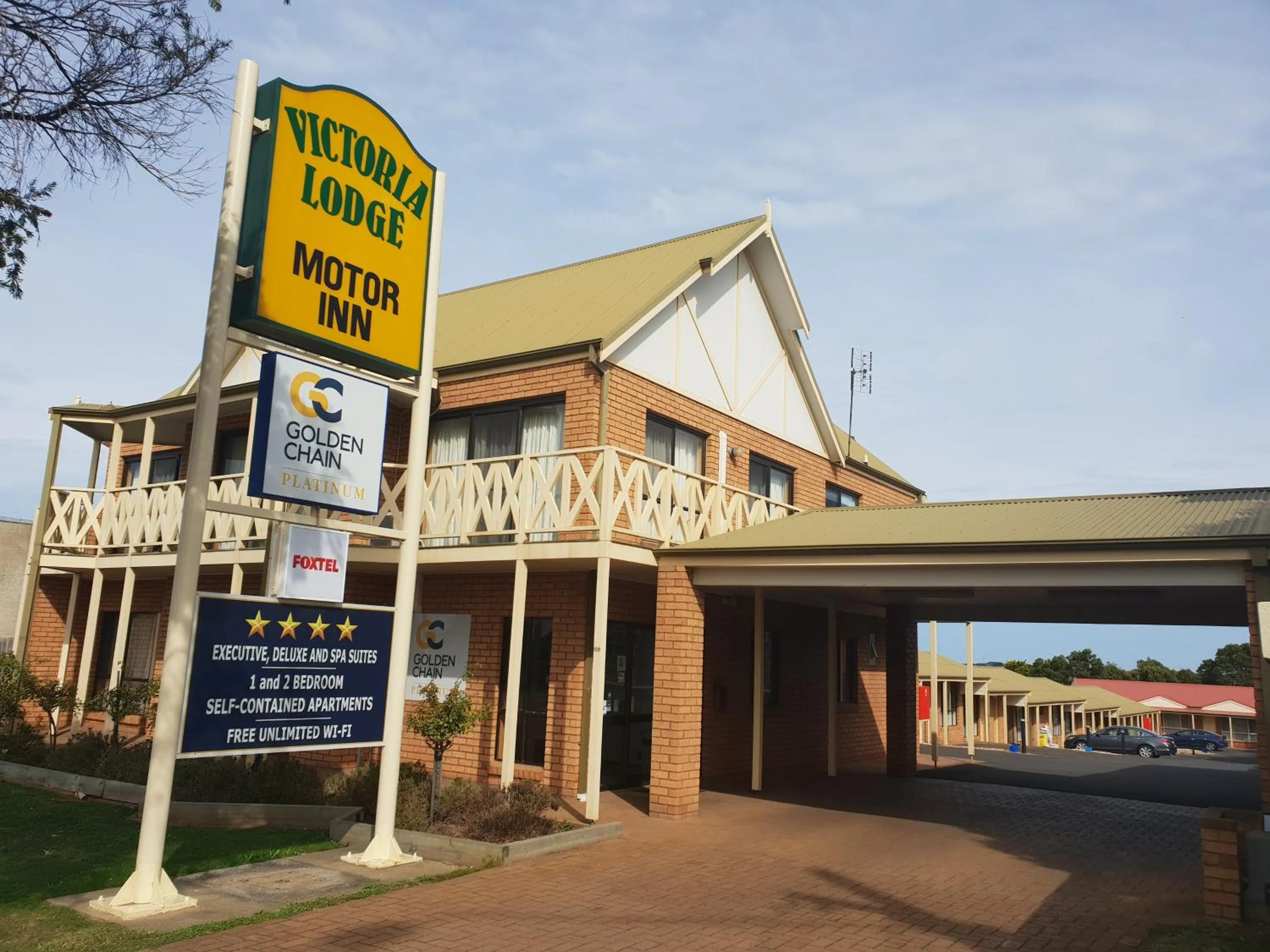 Property building in Victoria Lodge Motor Inn & Apartments