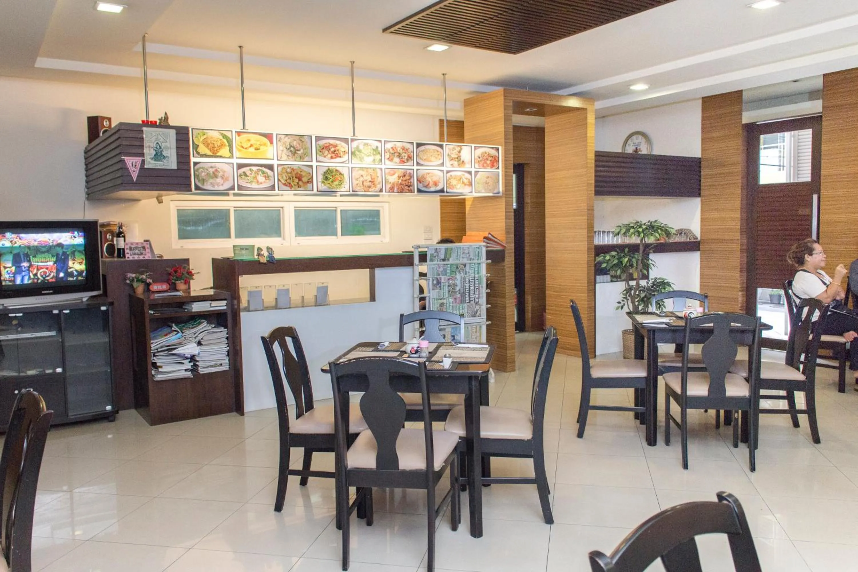 Restaurant/places to eat in K.V.Mansion