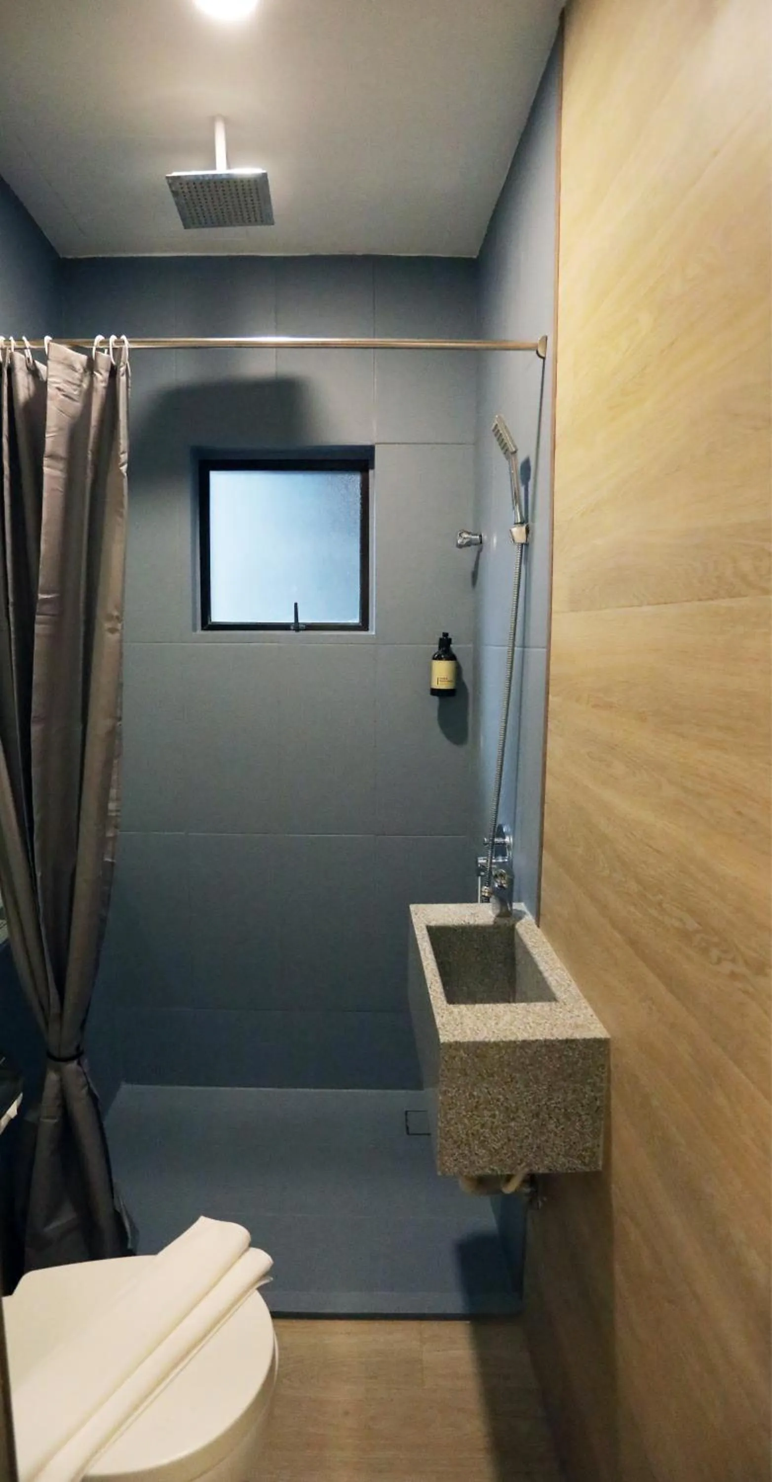 Shower in Vivids Hotel