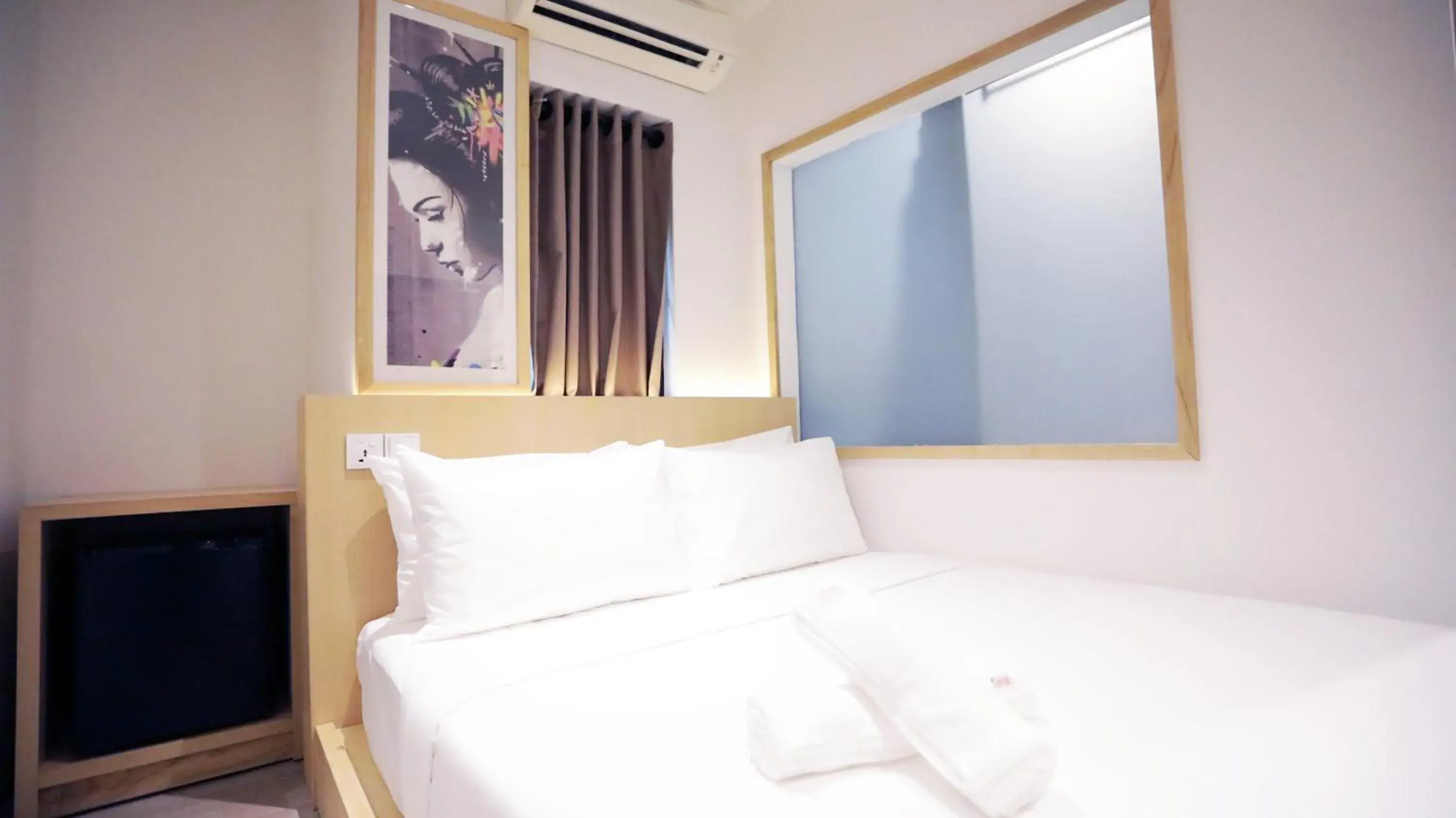 Signature Queen Room in Vivids Hotel Signature Queen Room in Vivids Hotel