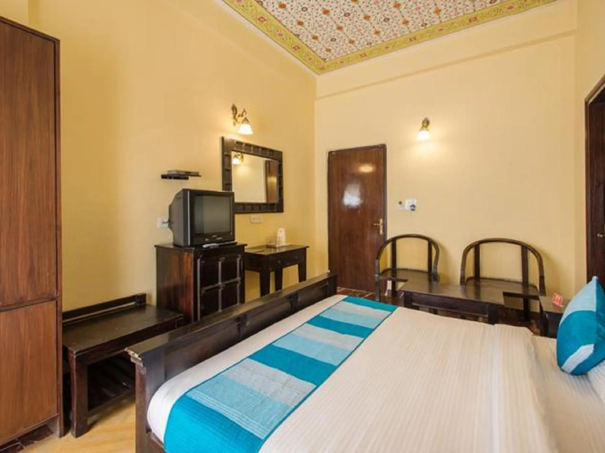 Photo of the whole room, Bed in Hotel Amer View