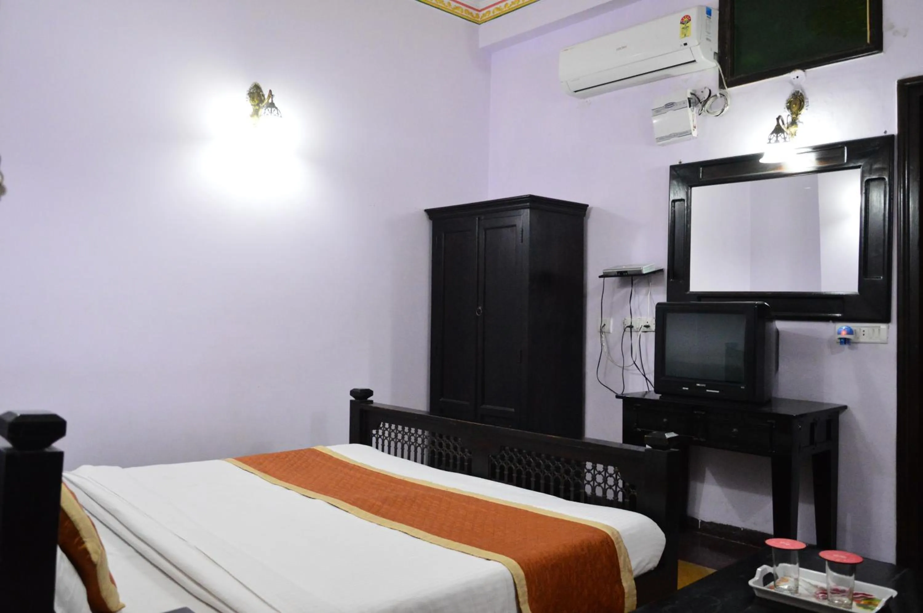 Bedroom, Bed in Hotel Amer View