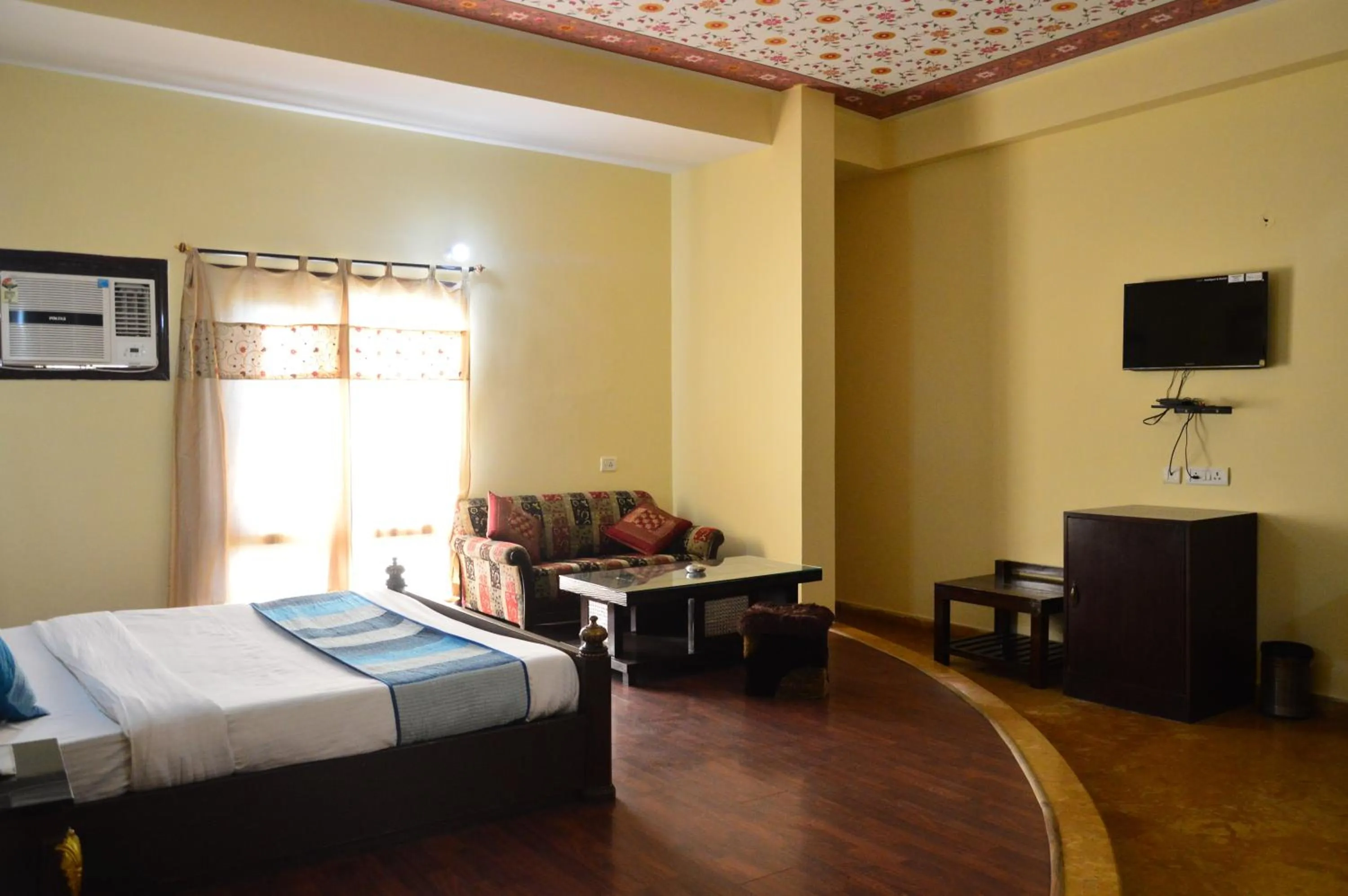 Bedroom, Bed in Hotel Amer View