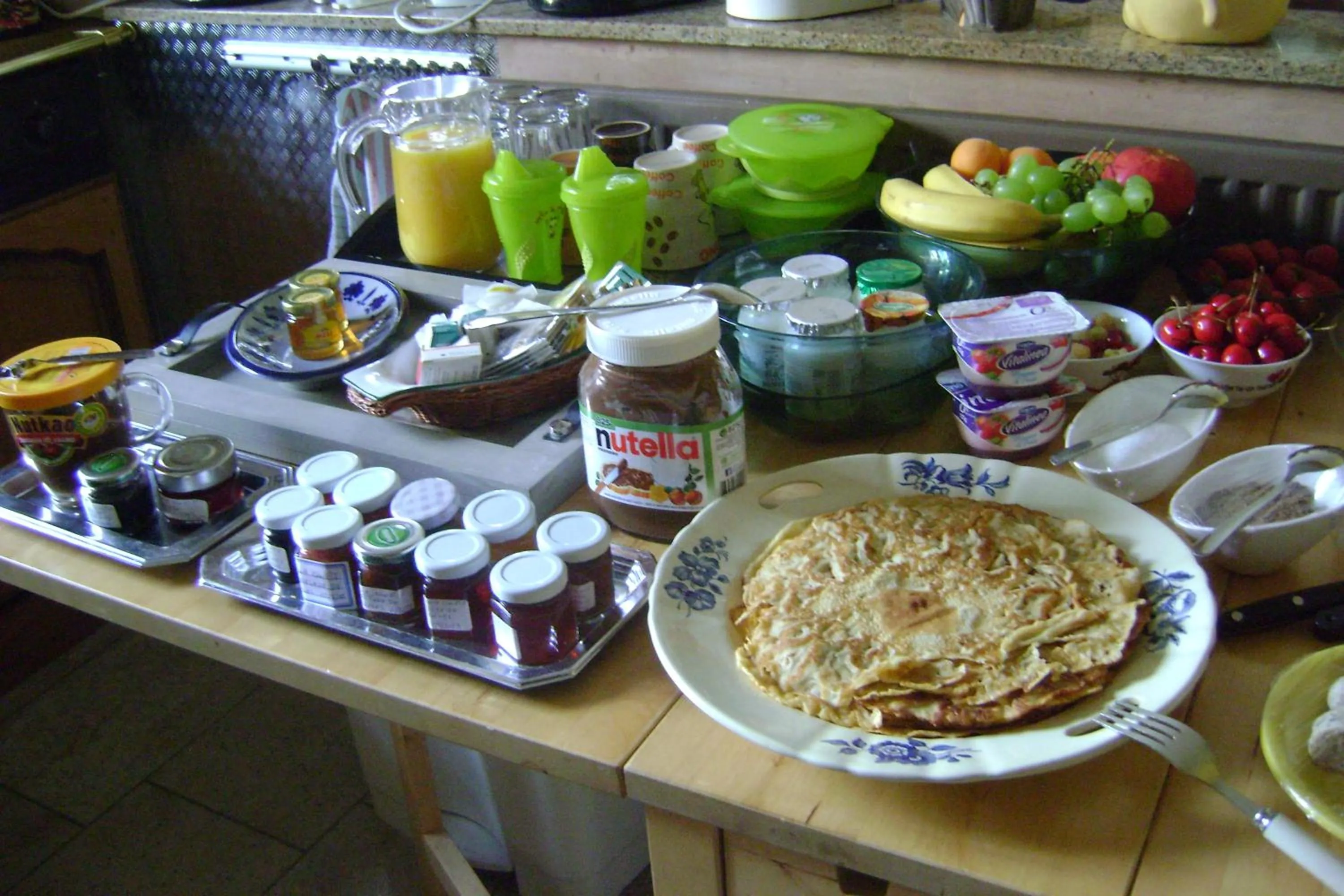 Continental breakfast in Le Castillon