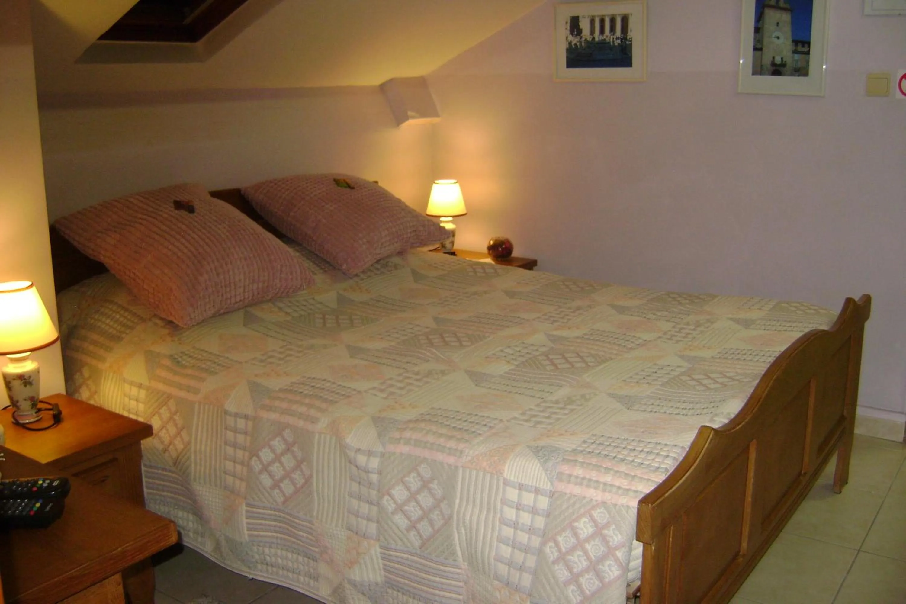 Bedroom, Bed in Le Castillon