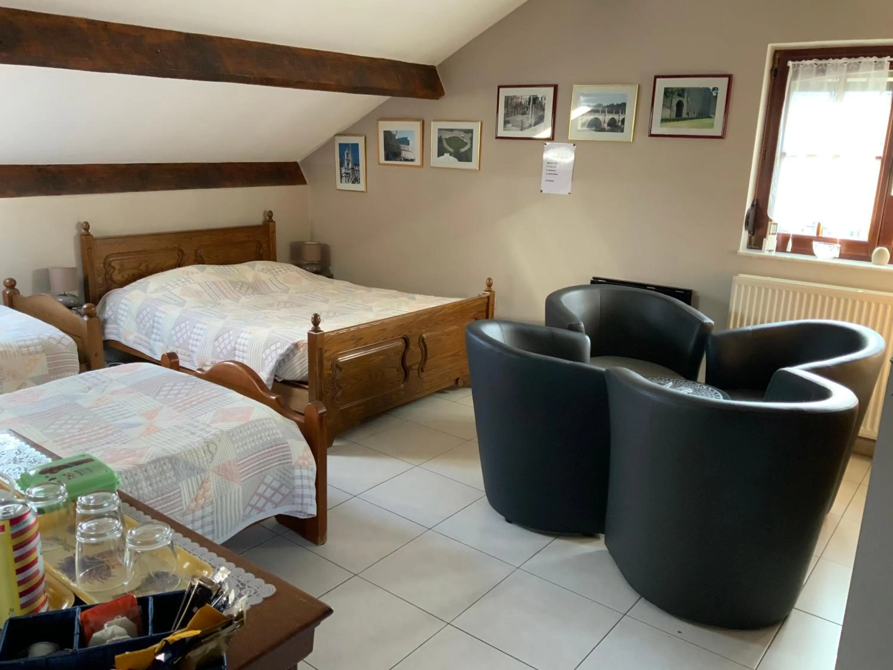 Photo of the whole room, Bed in Le Castillon