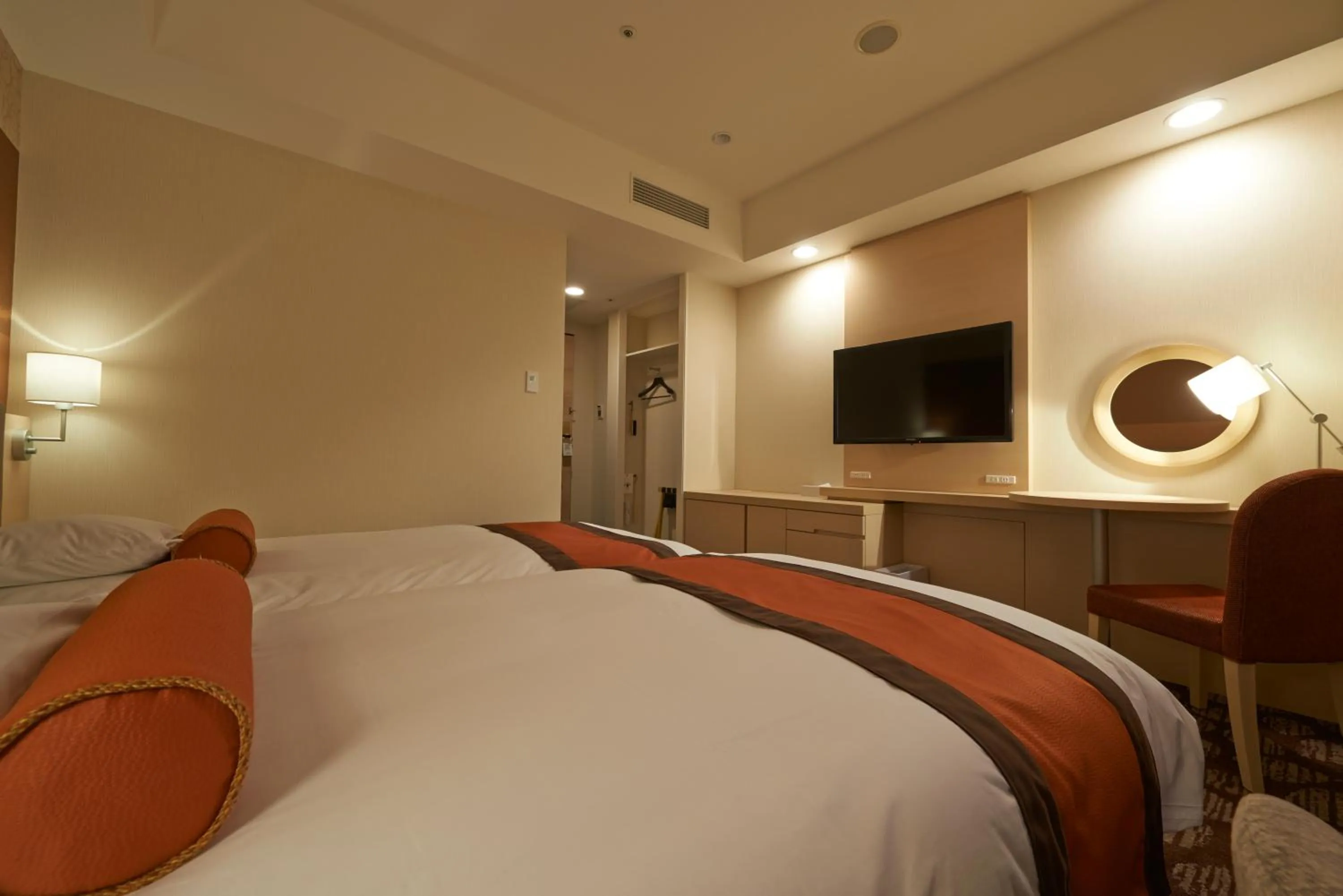 Photo of the whole room, Bed in Hopinn Aming