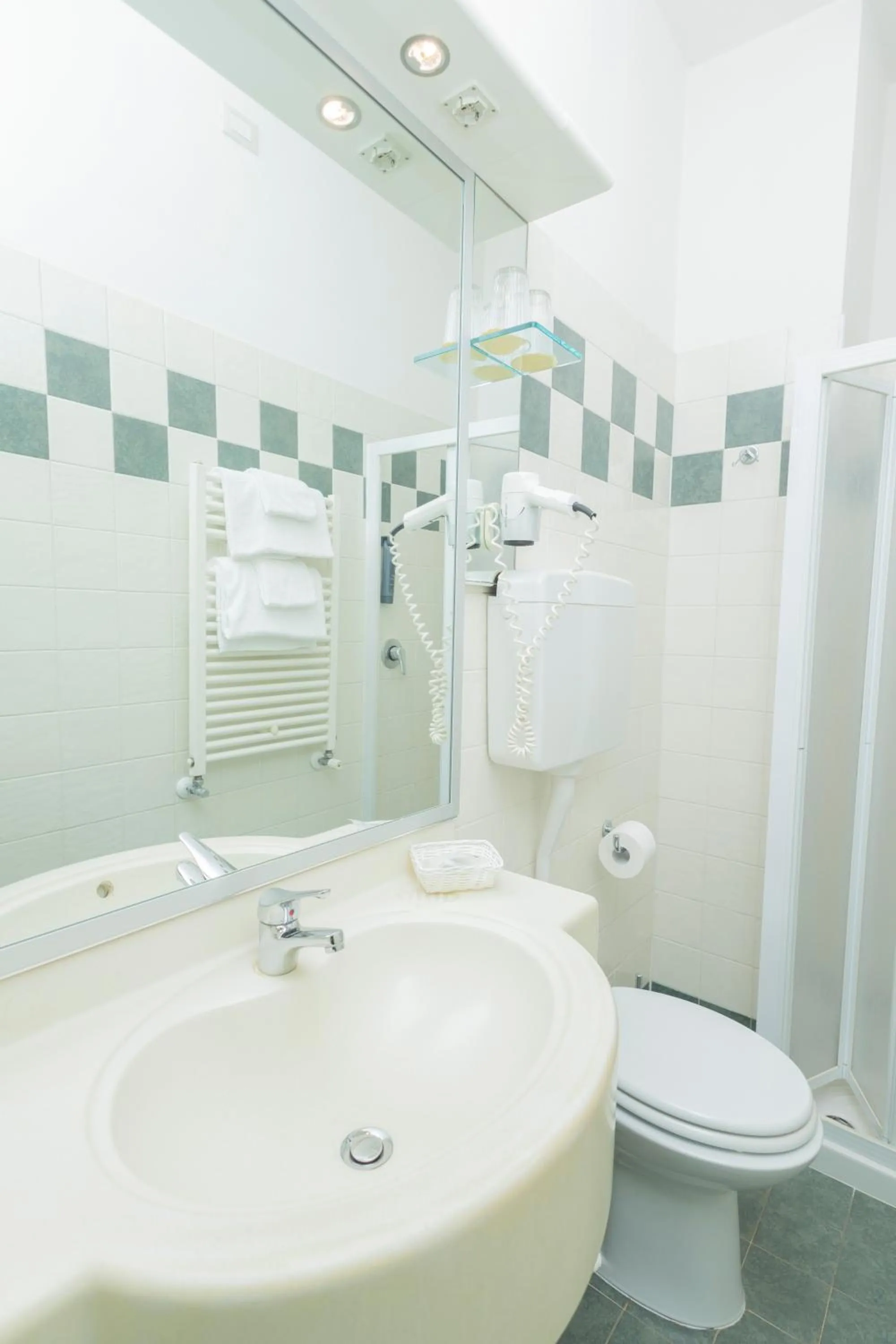 Shower in Hotel Berta