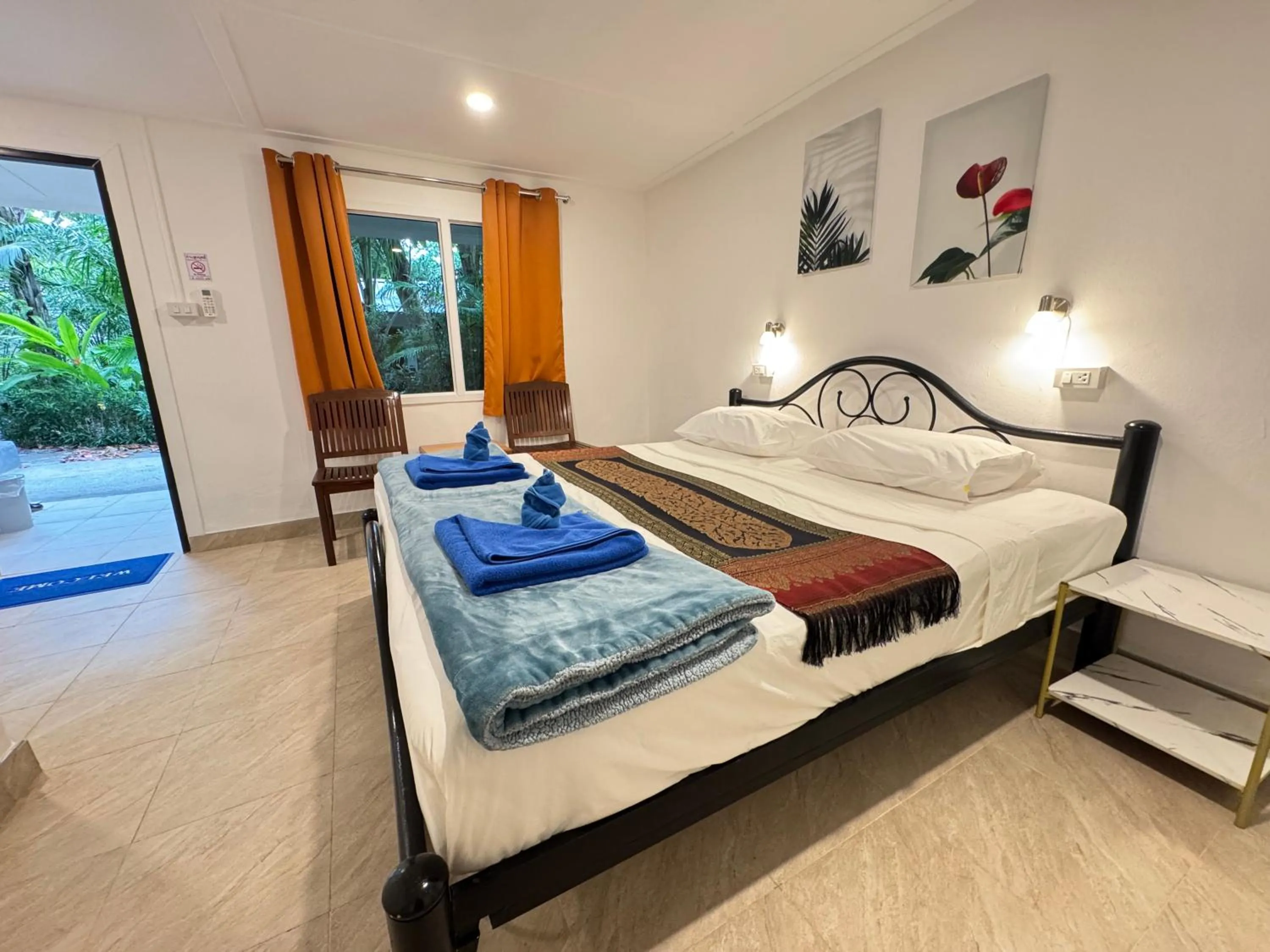 Bed in Lanta Island Resort