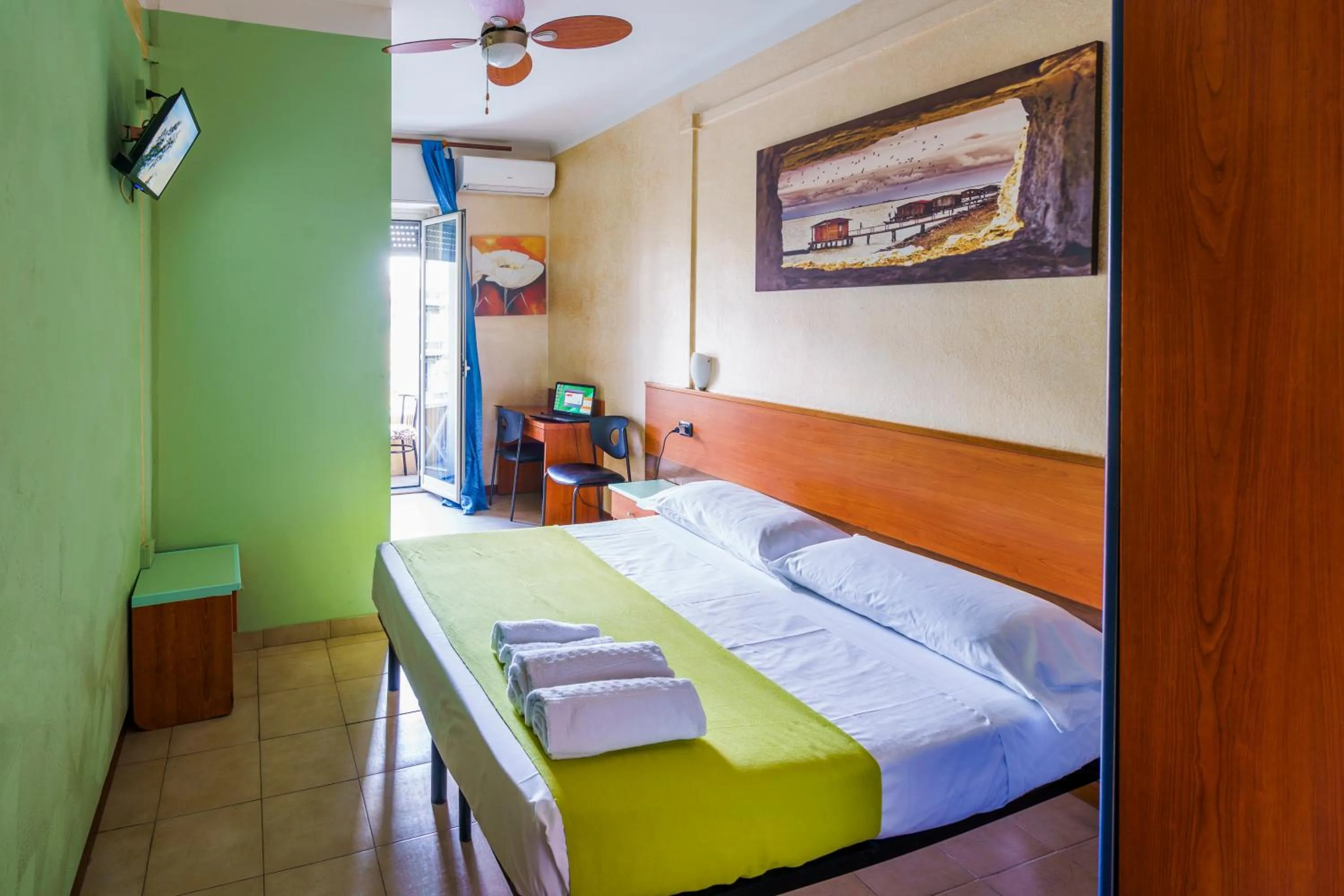 Bed in Hotel America