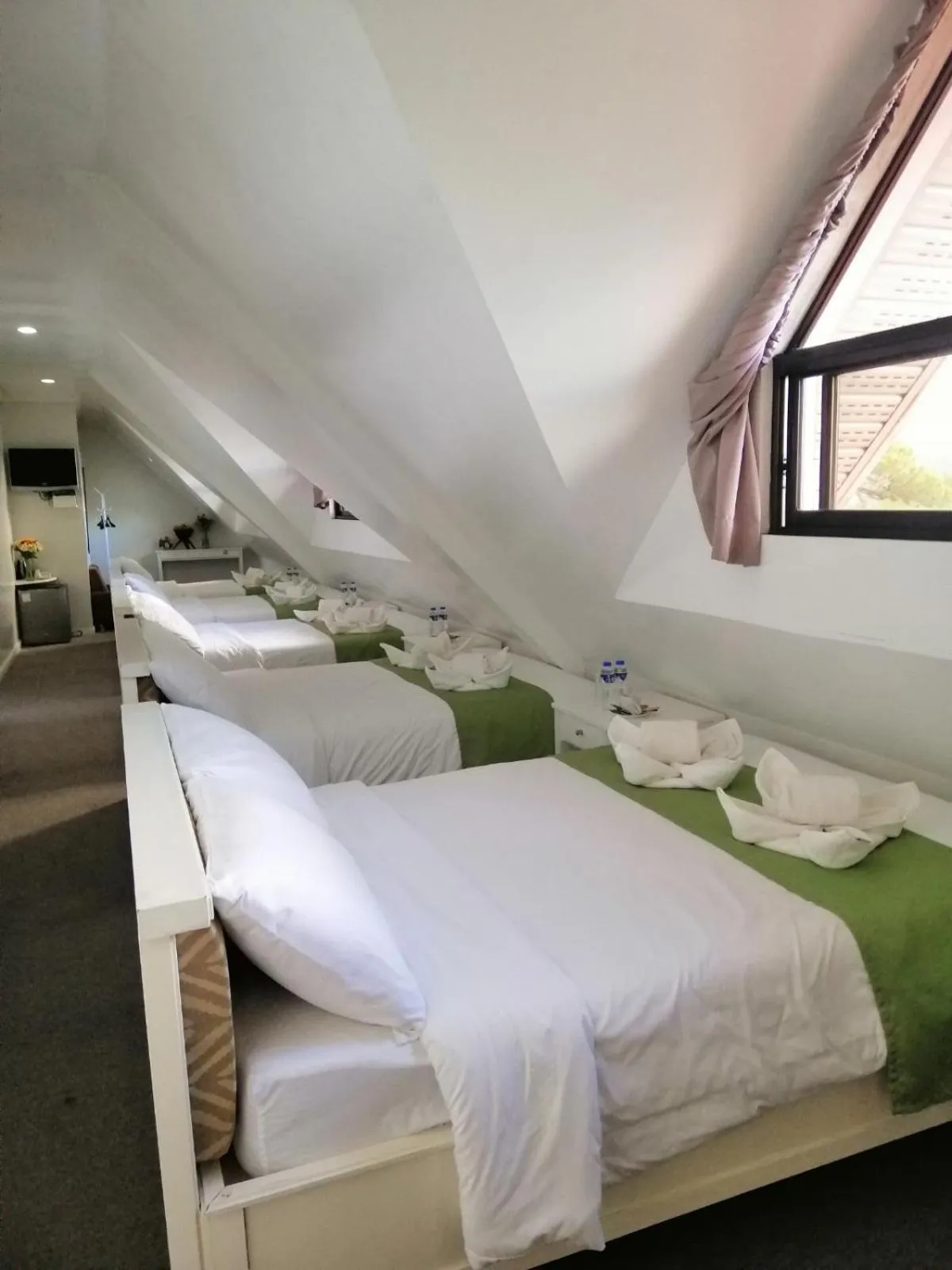 Property building, Bed in Mines View Park Hotel