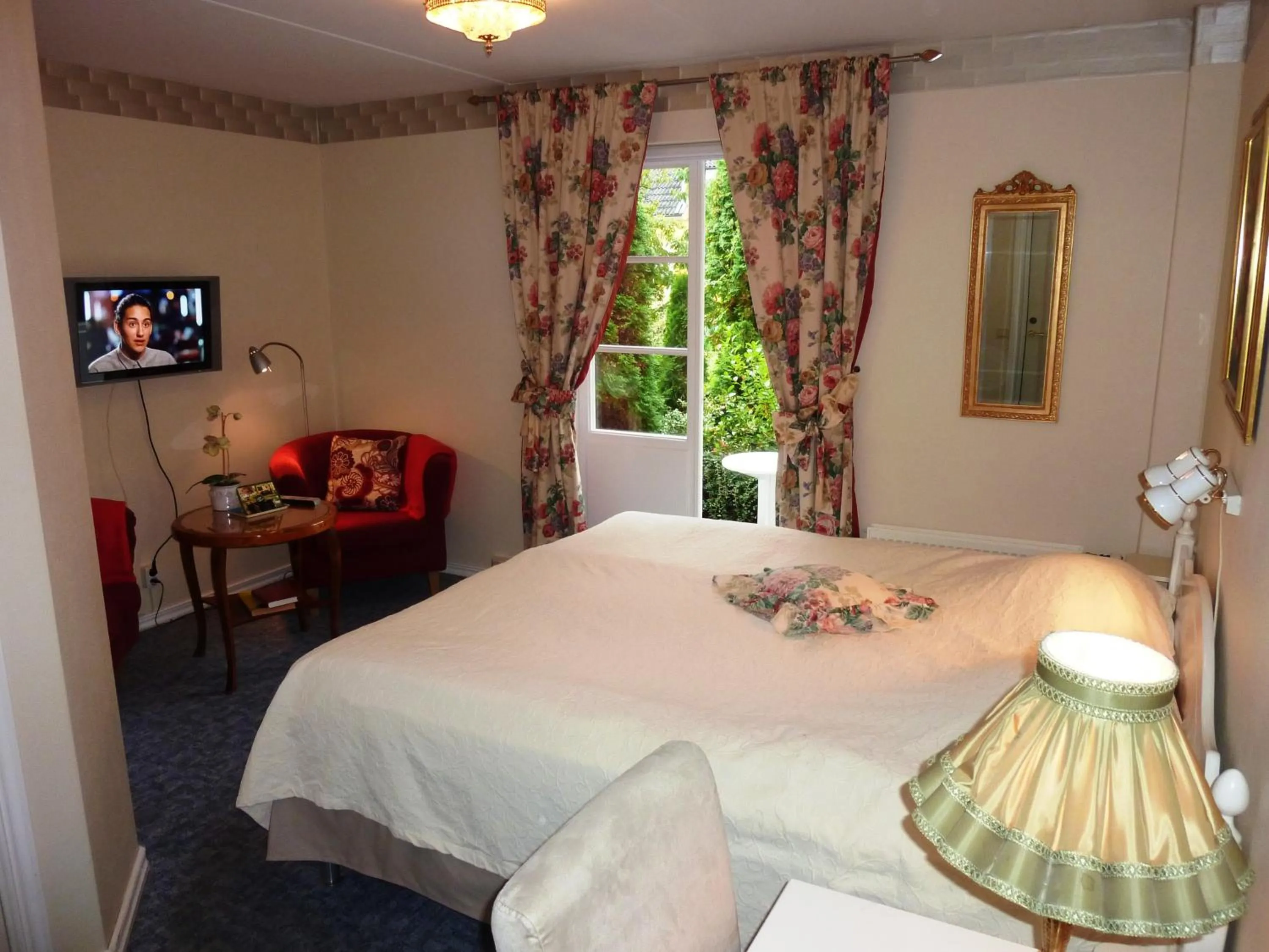 Bed in Nya Pallas Hotel