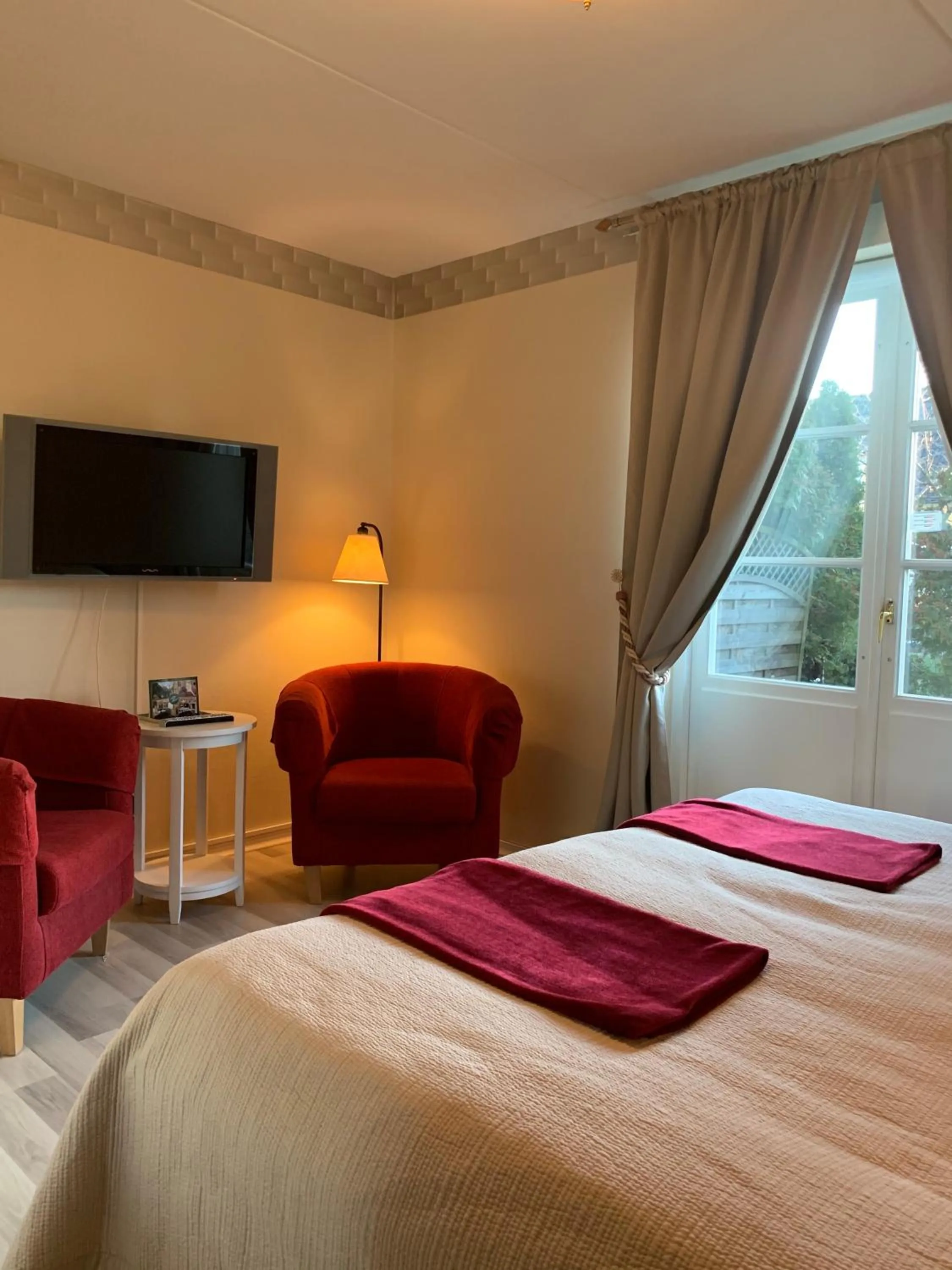 Photo of the whole room, Bed in Nya Pallas Hotel