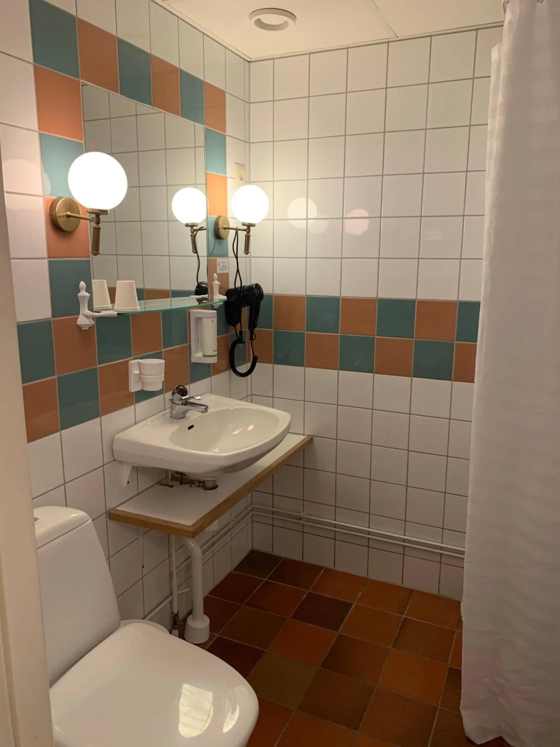 Toilet in Nya Pallas Hotel