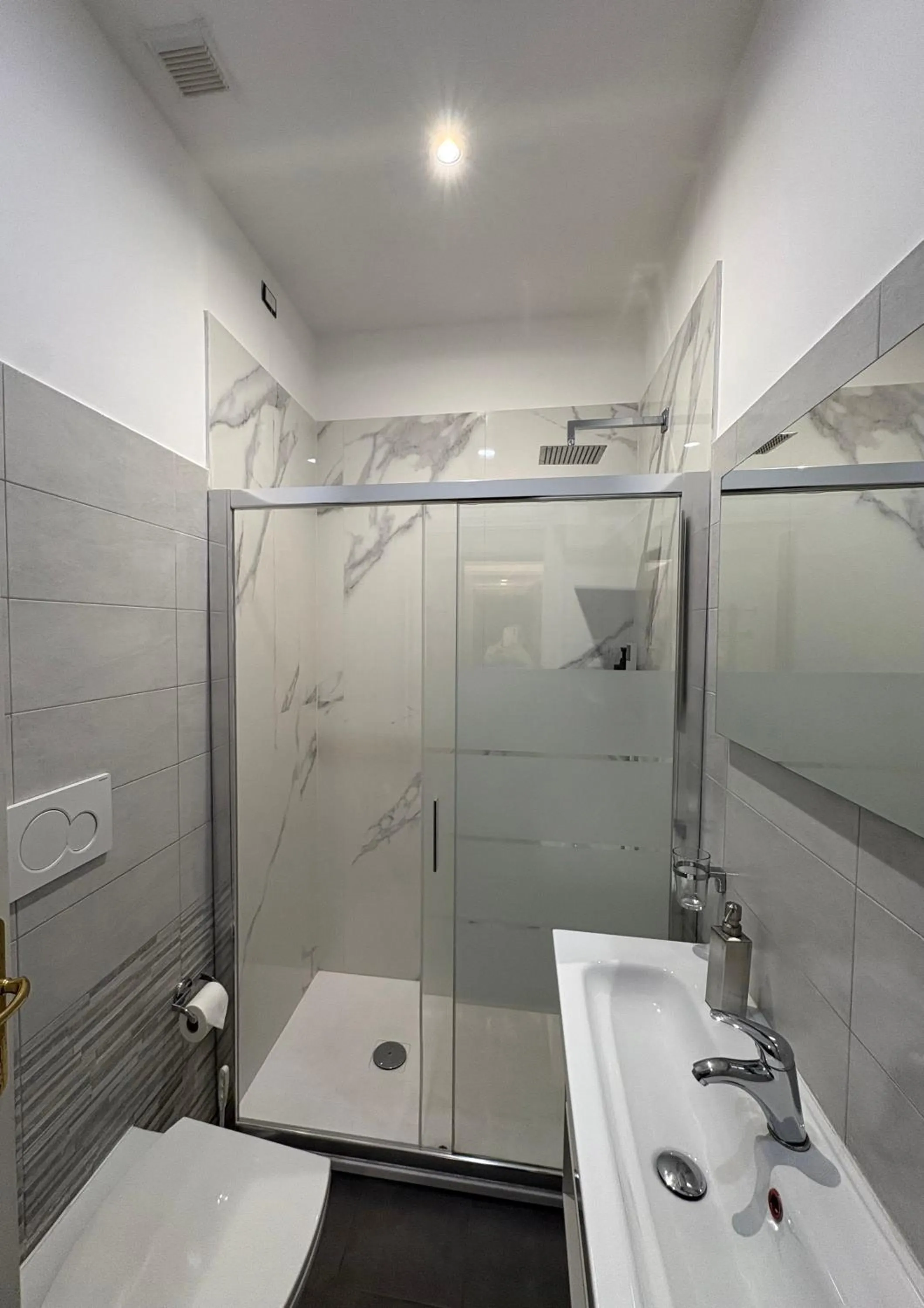 Shower in Hotel Ciao