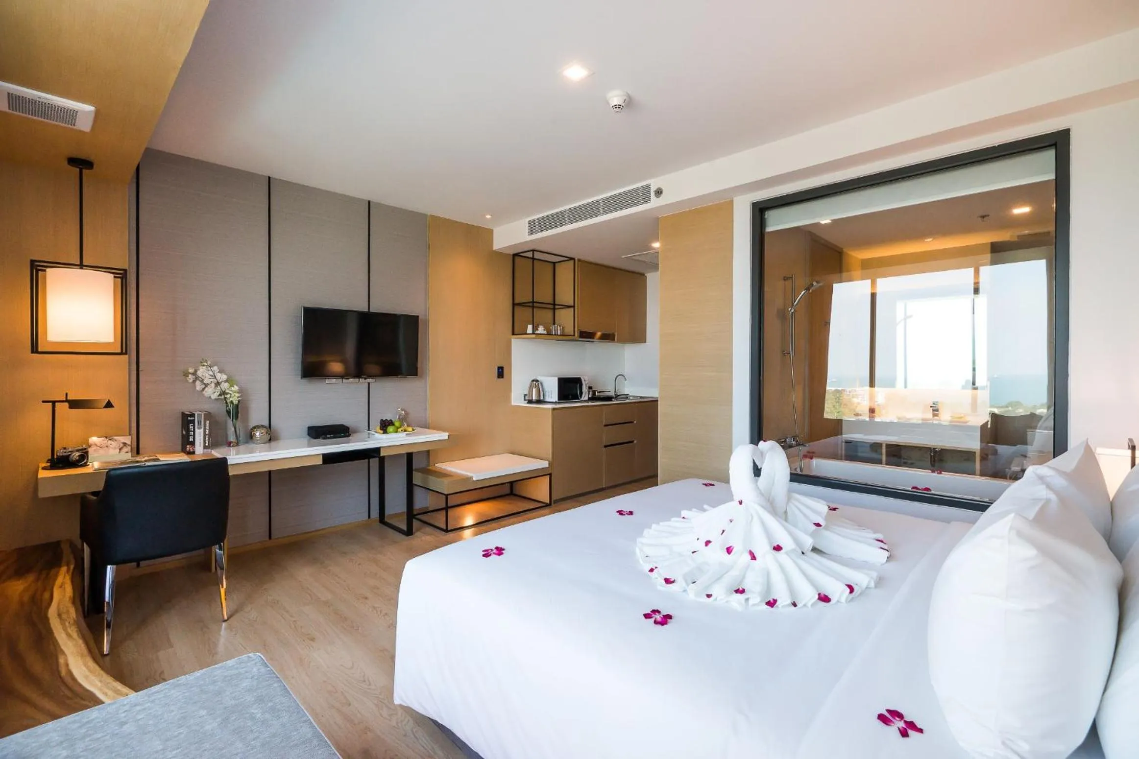 Bedroom, Bed in Arize Hotel Sri Racha