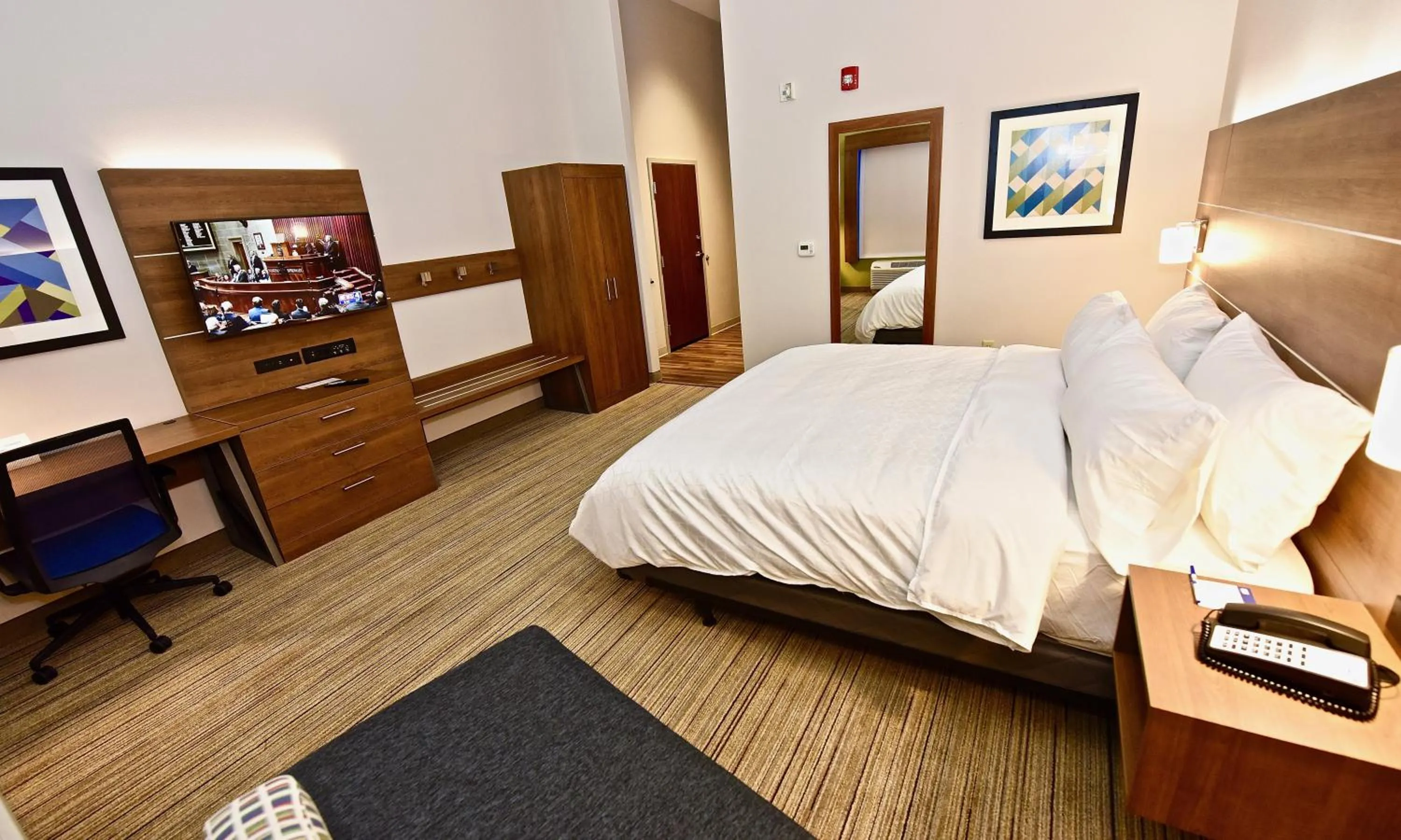 Photo of the whole room, Bed in Holiday Inn Express & Suites - Perryville I-55, an IHG Hotel