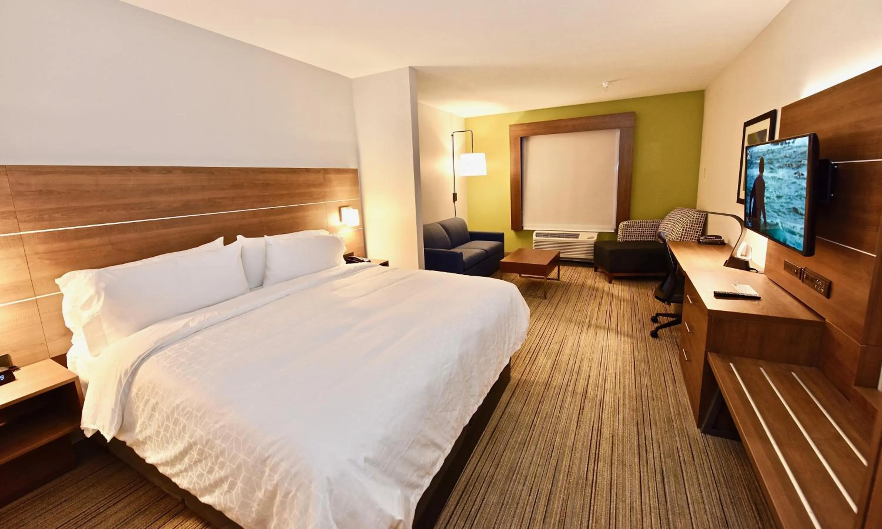 Photo of the whole room, Bed in Holiday Inn Express & Suites - Perryville I-55, an IHG Hotel