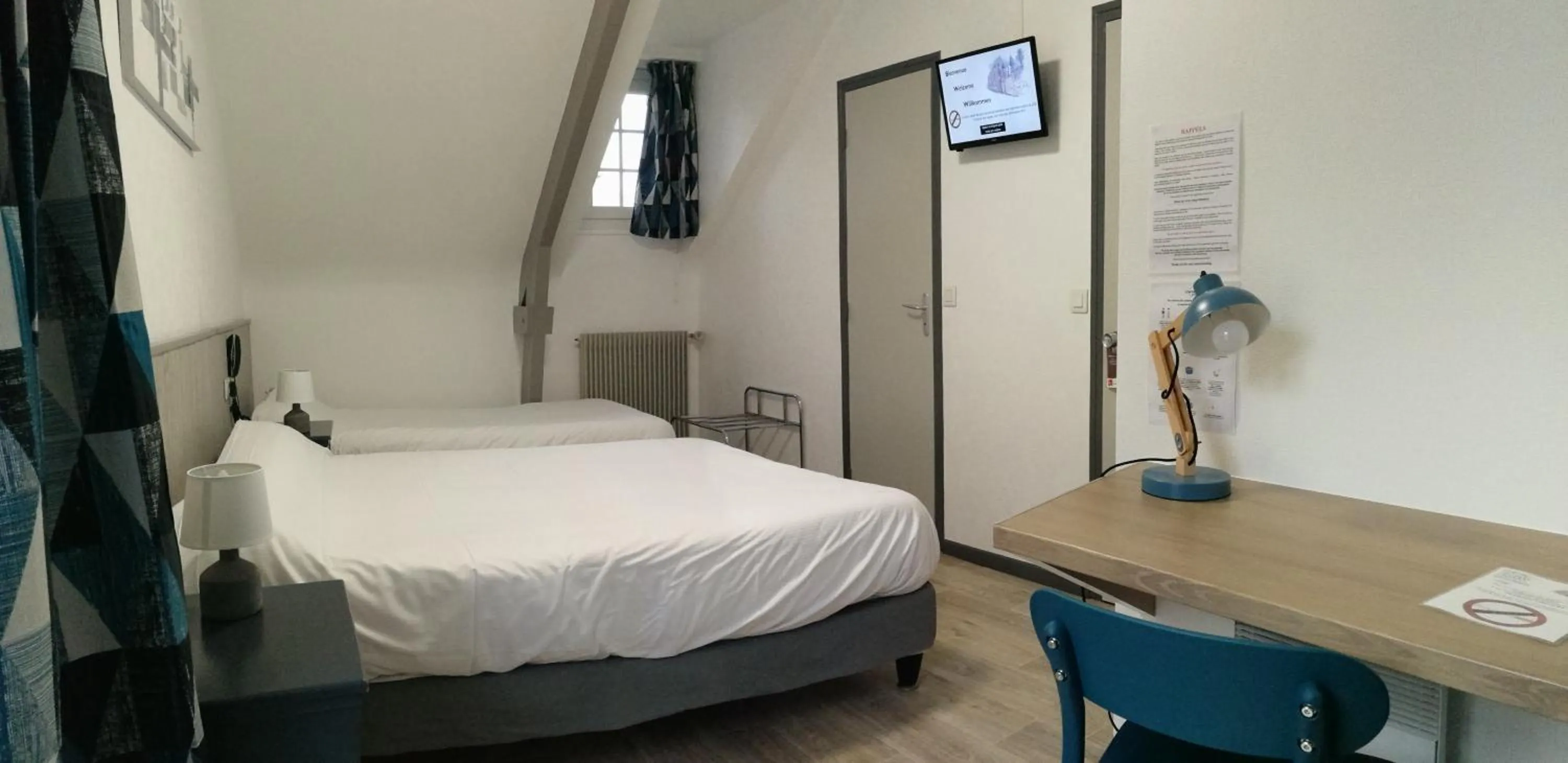 Photo of the whole room, Bed in Contact Hôtel - Hôtel Le Lion d'Or Lamballe