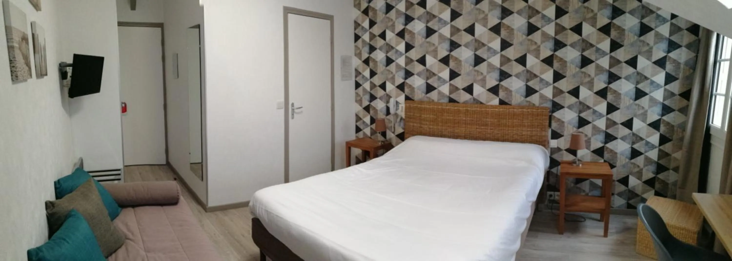 Photo of the whole room, Bed in Contact Hôtel - Hôtel Le Lion d'Or Lamballe