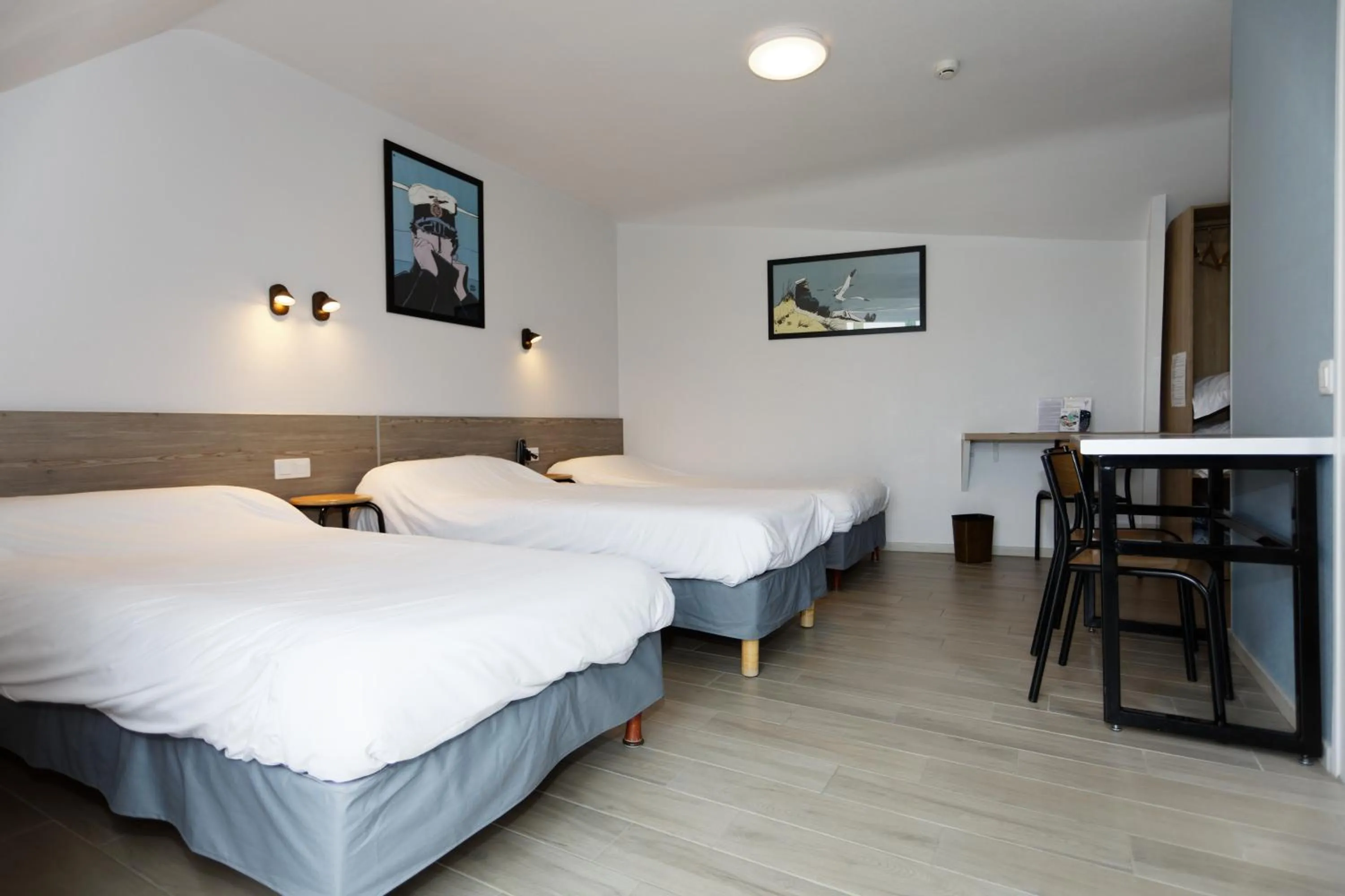 Bedroom, Bed in Contact Hôtel - Hôtel Le Lion d'Or Lamballe