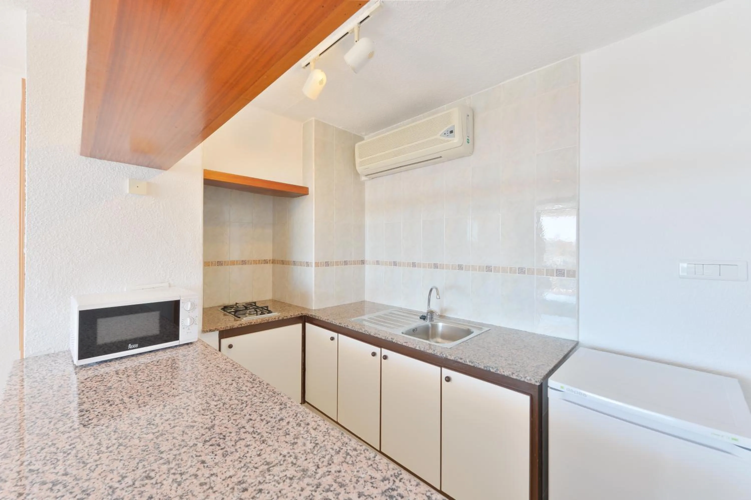 Kitchen or kitchenette in Apartamentos Lido