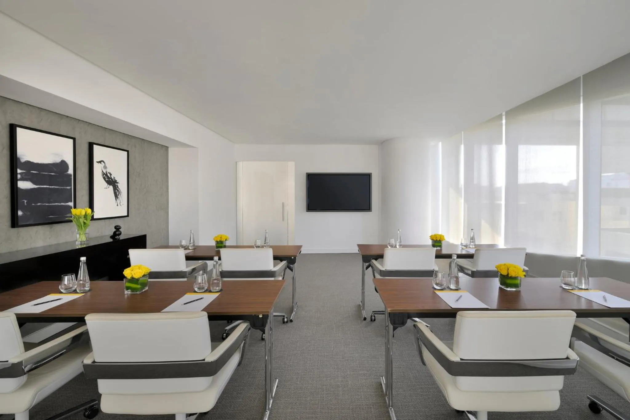 Meeting/conference room in voco Dubai by IHG