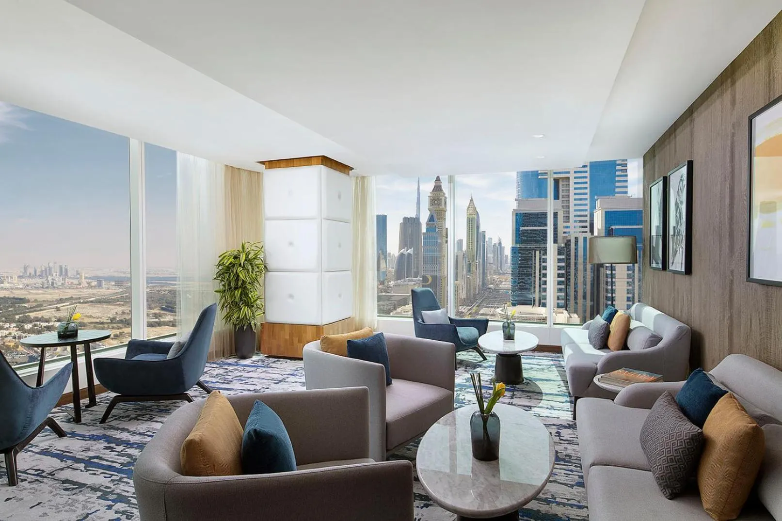 Lounge or bar in voco Dubai by IHG