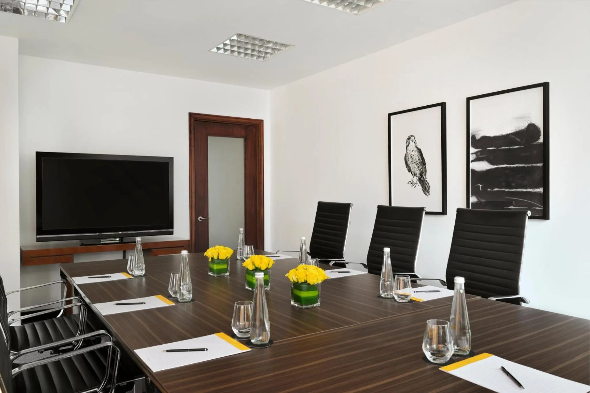 Meeting/conference room in voco Dubai by IHG