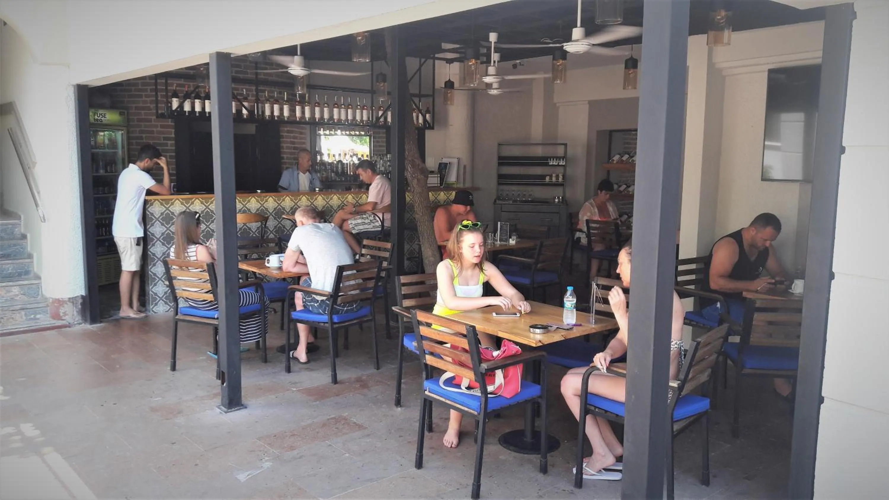 Restaurant/places to eat in Two Seas Hotel