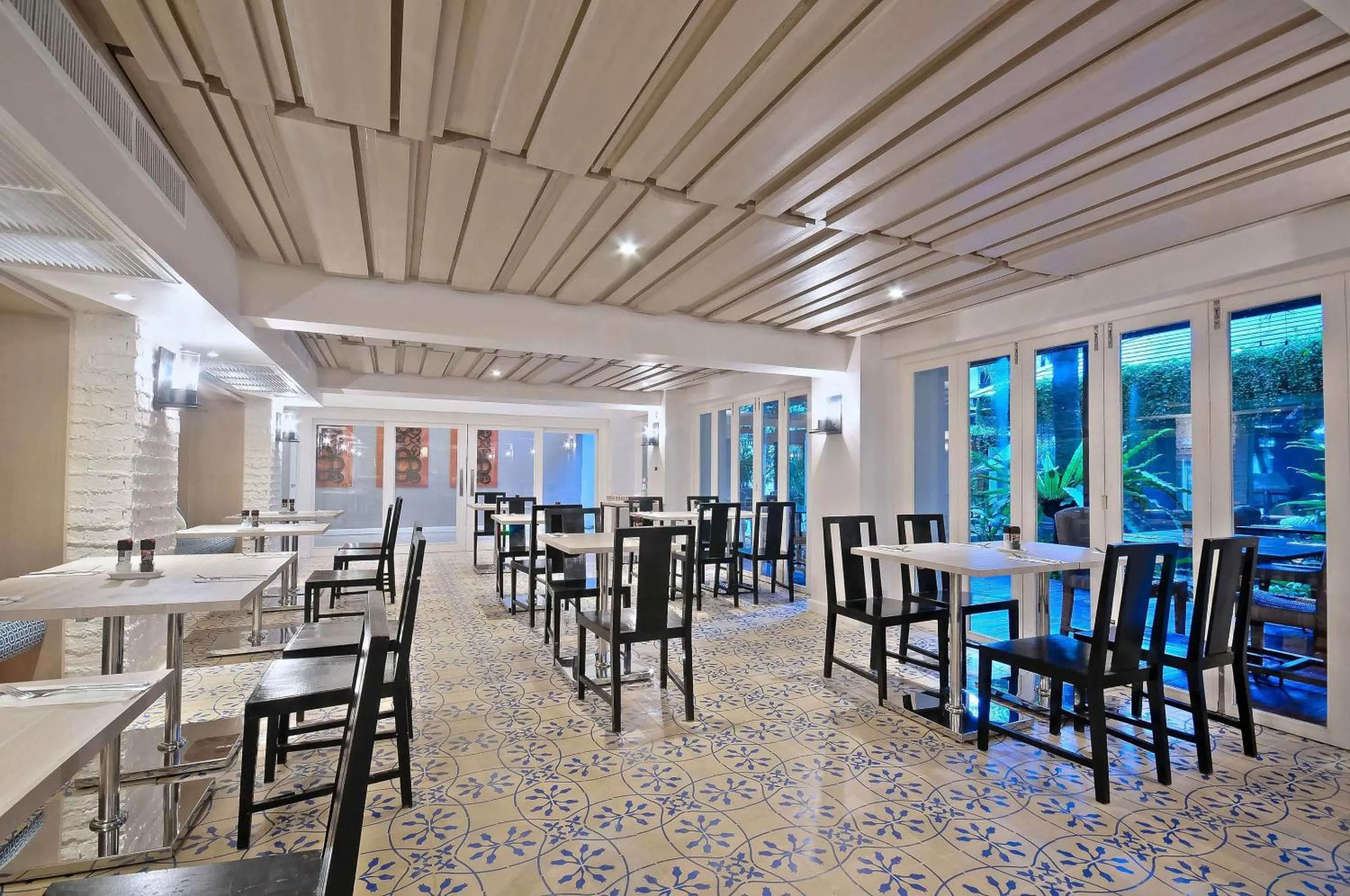 Restaurant/places to eat in Burasari Phuket Resort & Spa