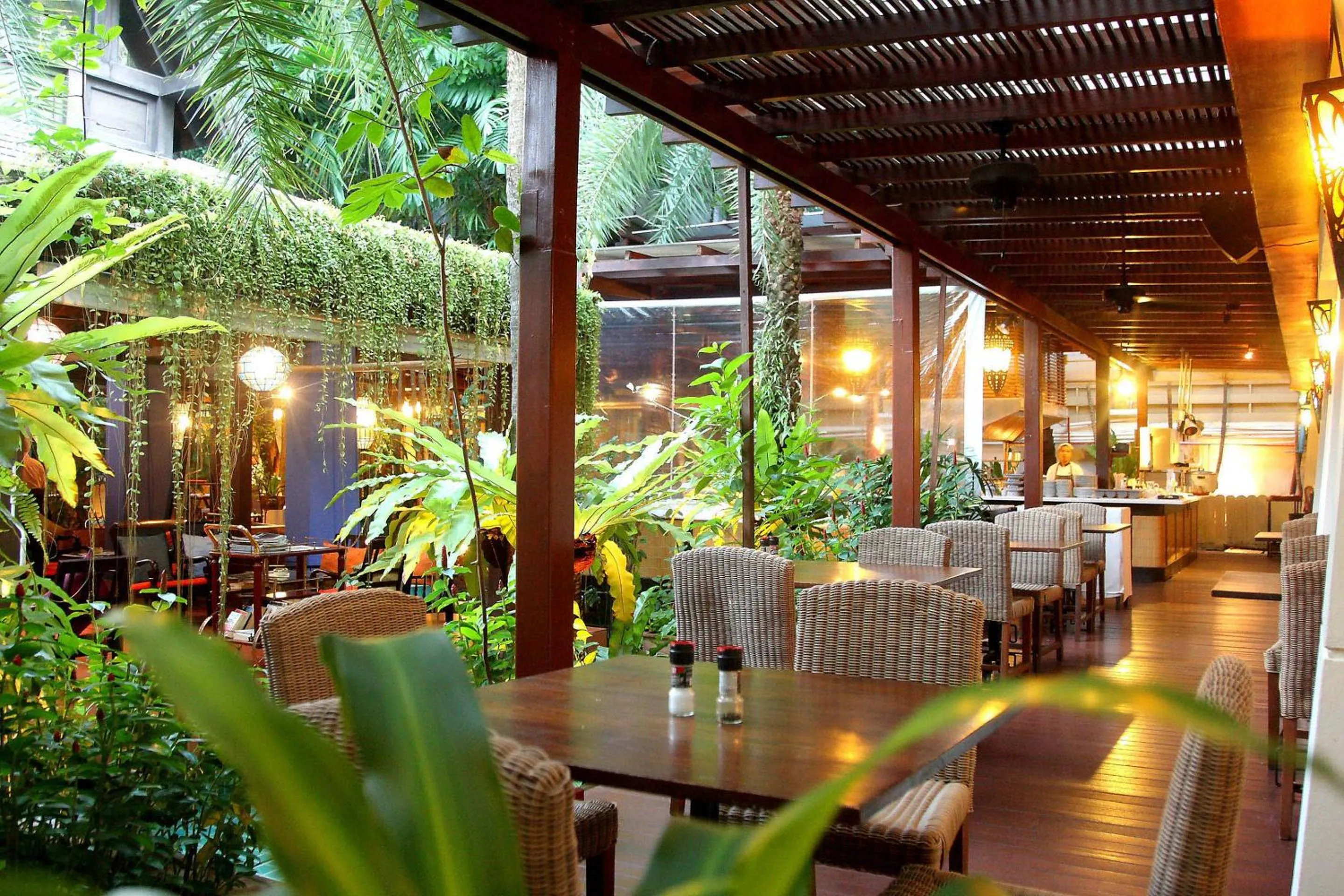 Restaurant/places to eat in Burasari Phuket Resort & Spa