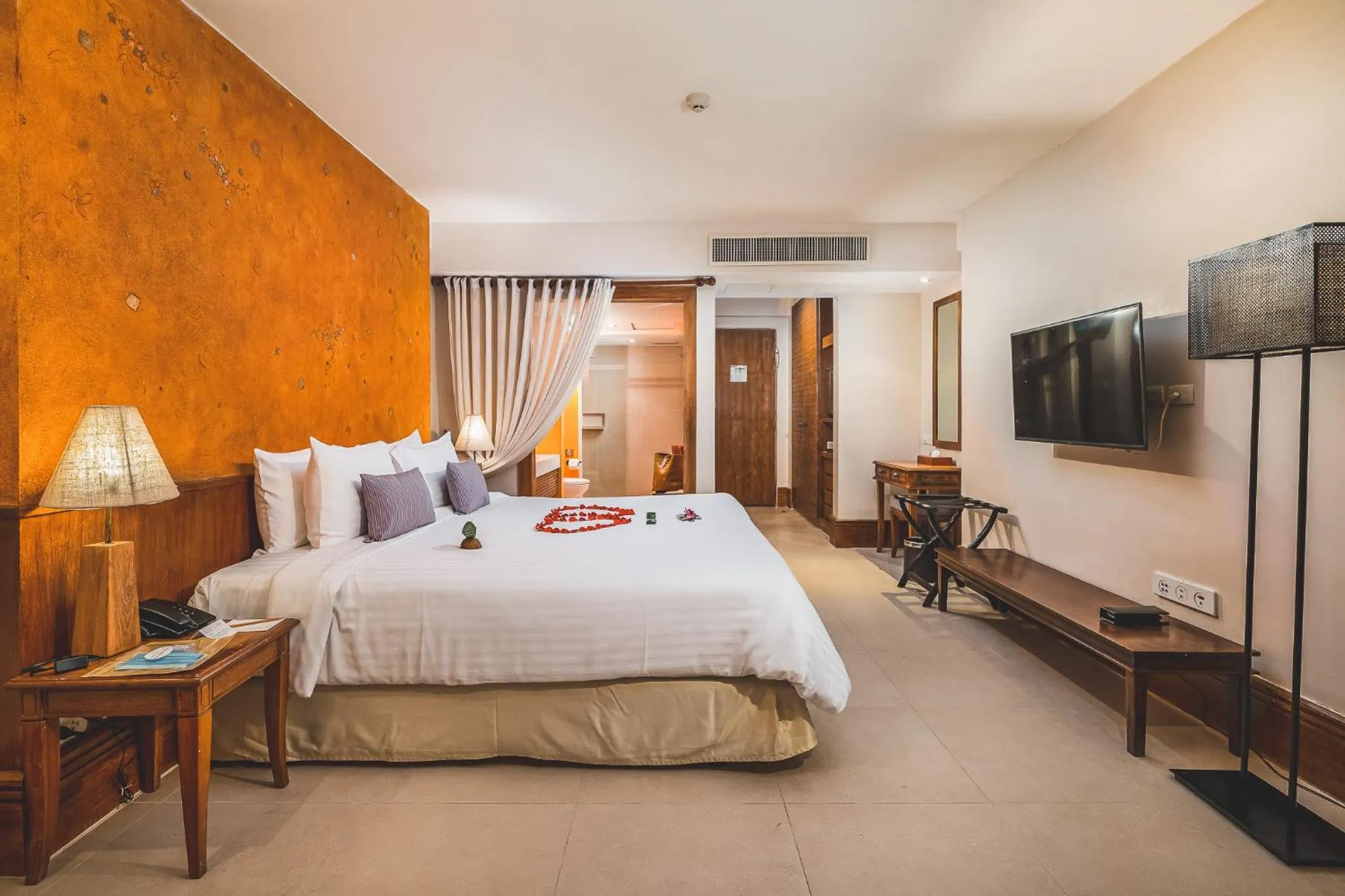 Photo of the whole room, Bed in Burasari Phuket Resort & Spa