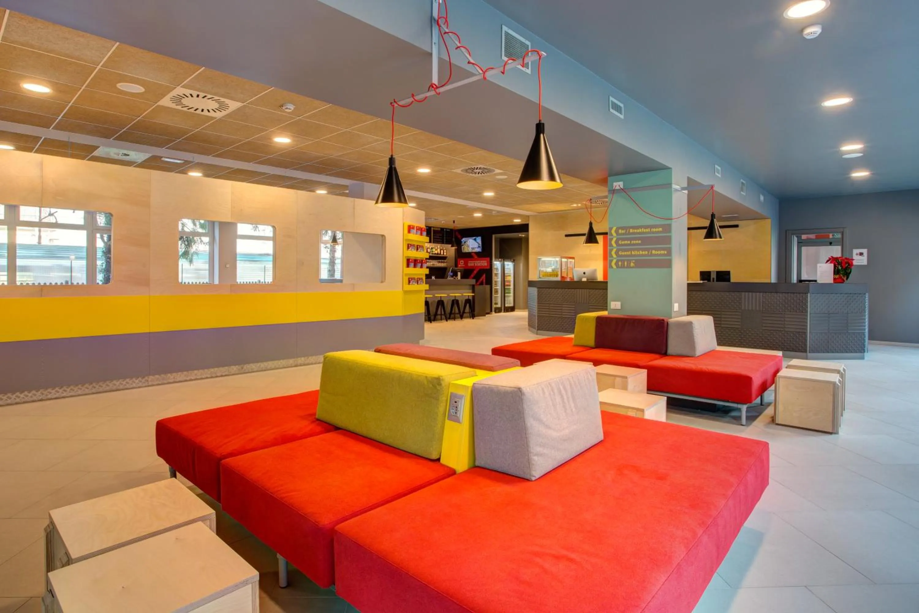 Lobby or reception in MEININGER Milano Garibaldi