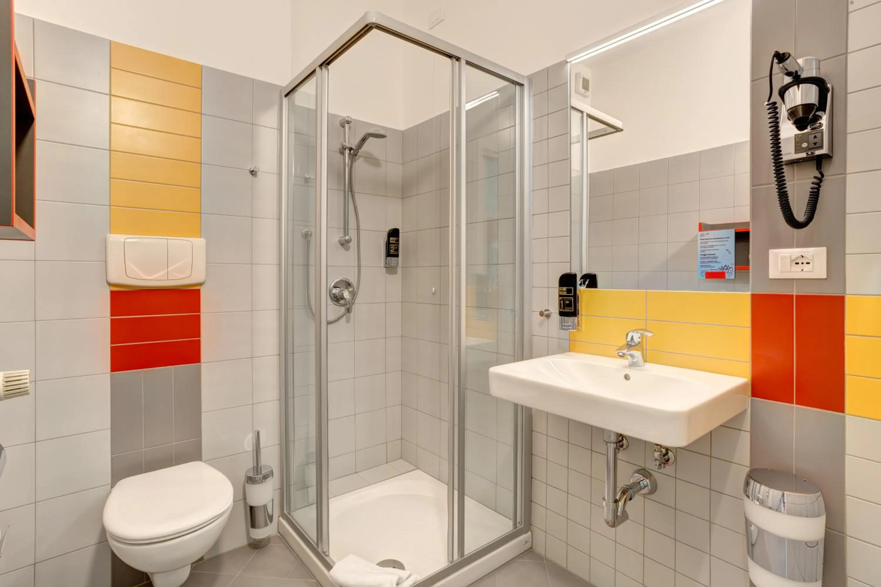 Bathroom in MEININGER Milano Garibaldi