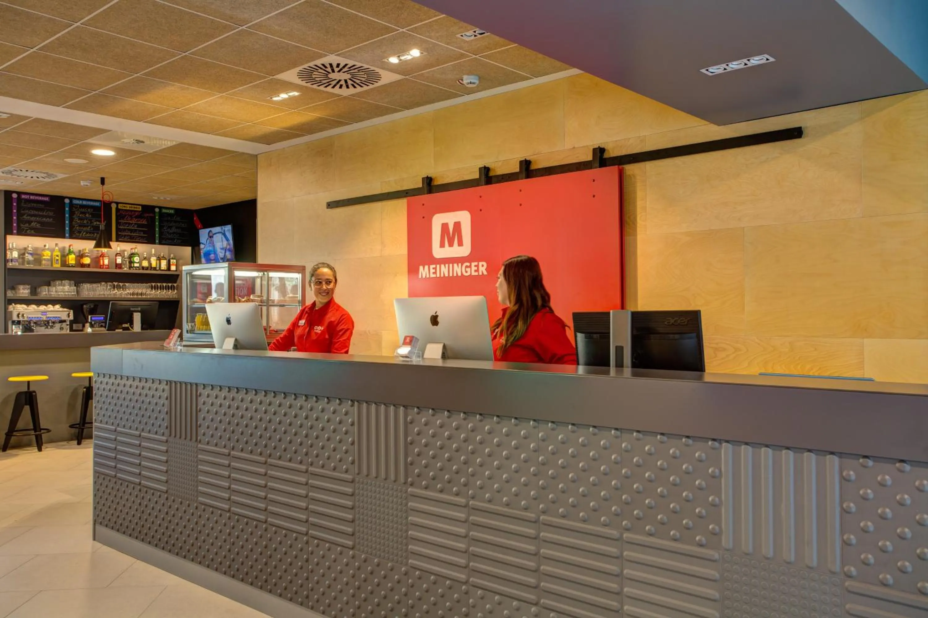 Lobby or reception in MEININGER Milano Garibaldi