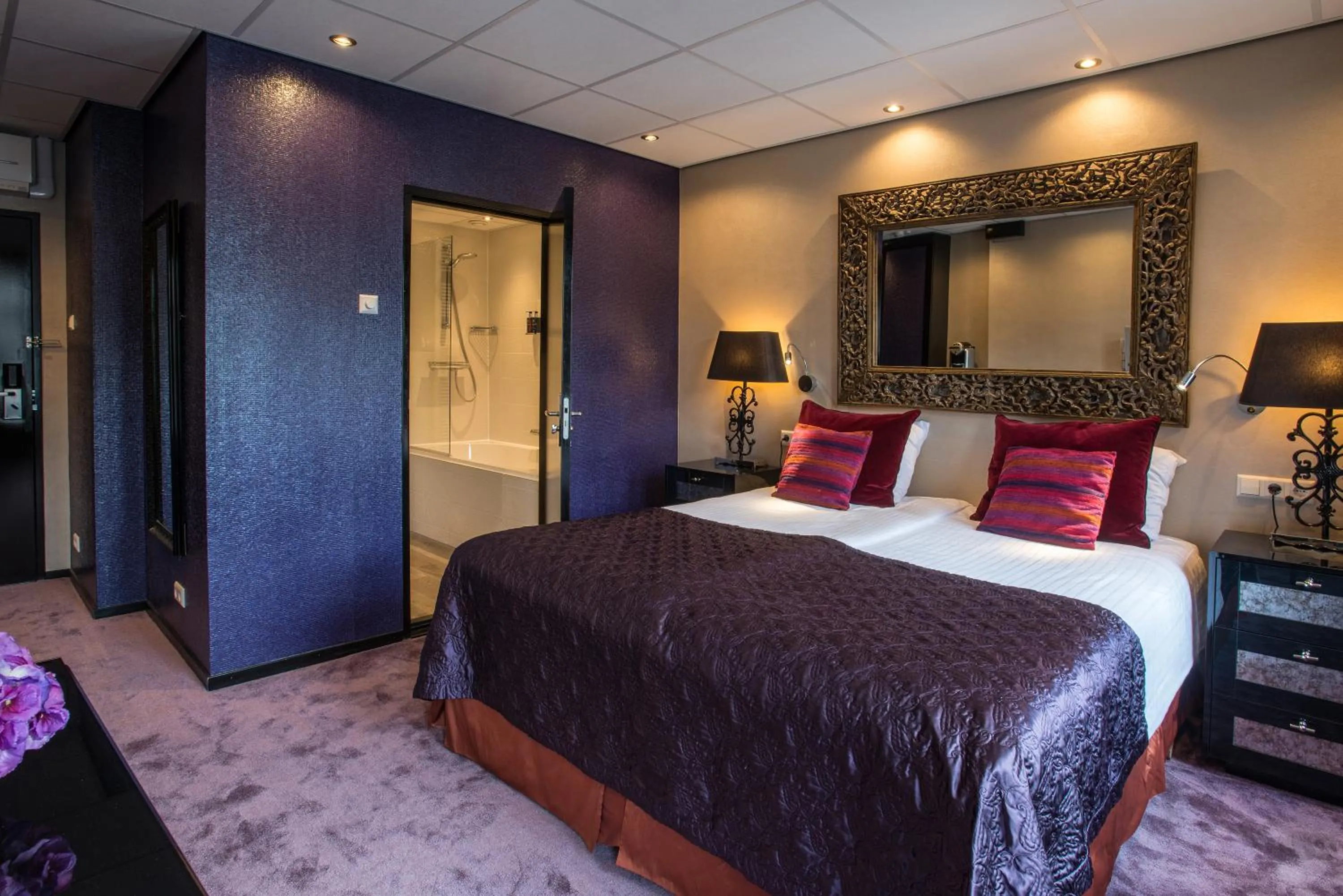 View (from property/room), Bed in Hotel Sebastians