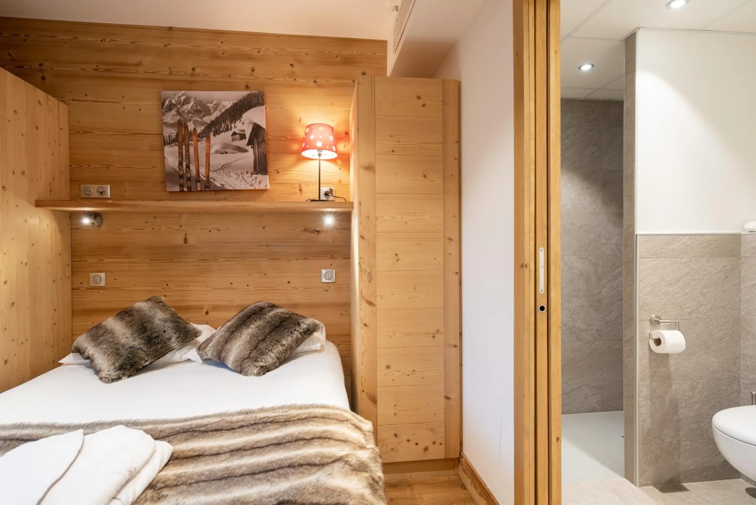 Photo of the whole room, Bed in La Ferme Du Lac