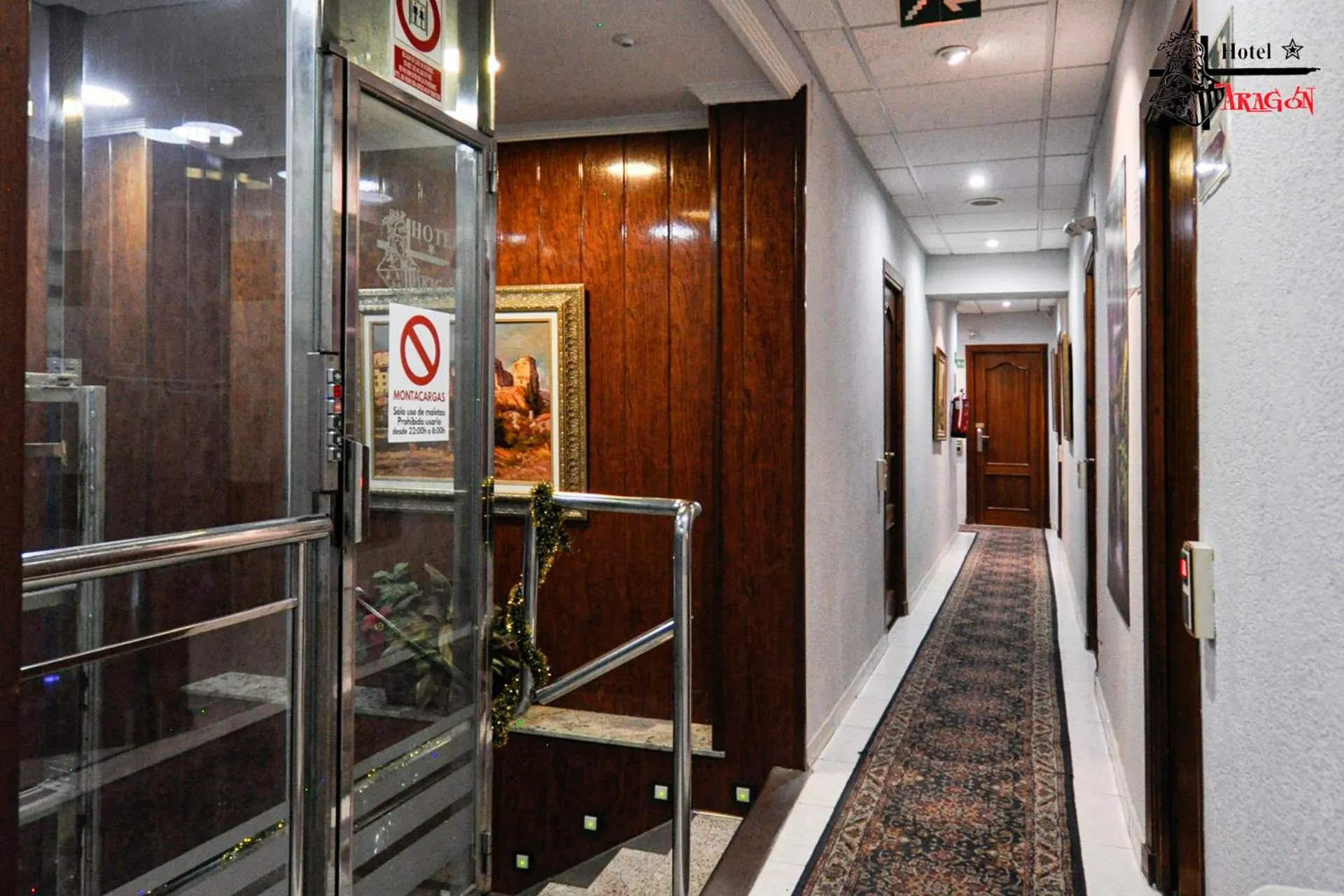 elevator in Hotel Aragón