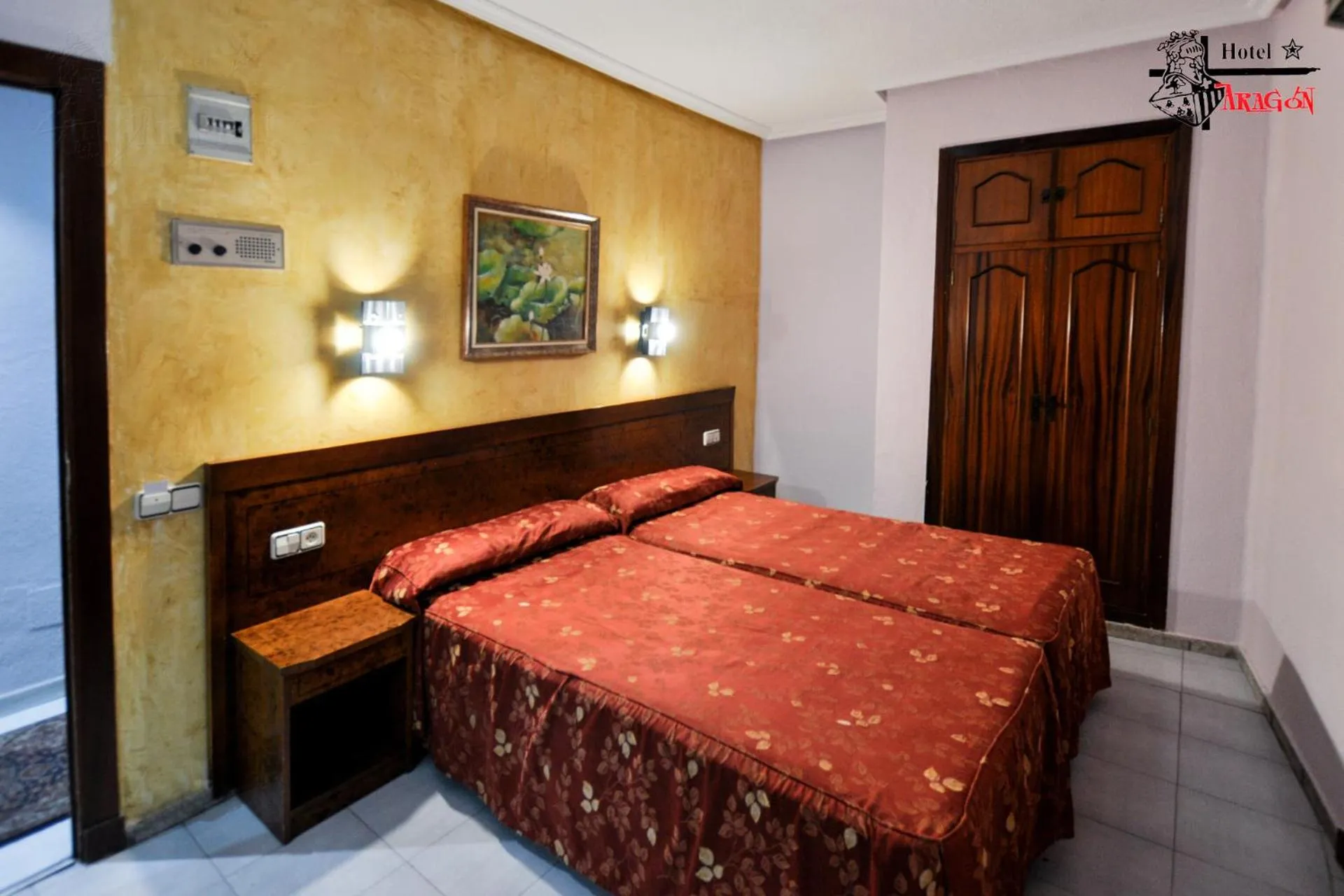 Bed in Hotel Aragón