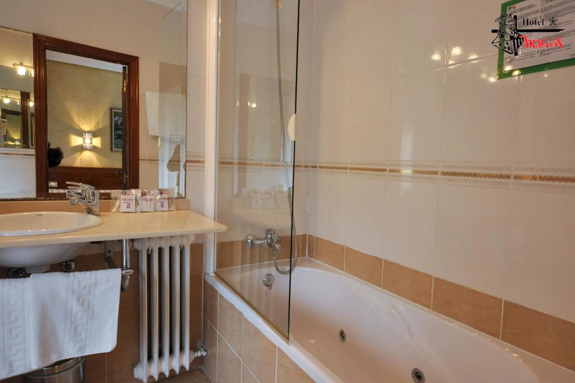 Bathroom in Hotel Aragón