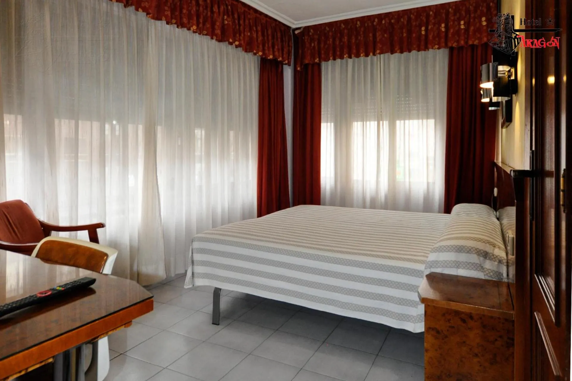 Bed in Hotel Aragón